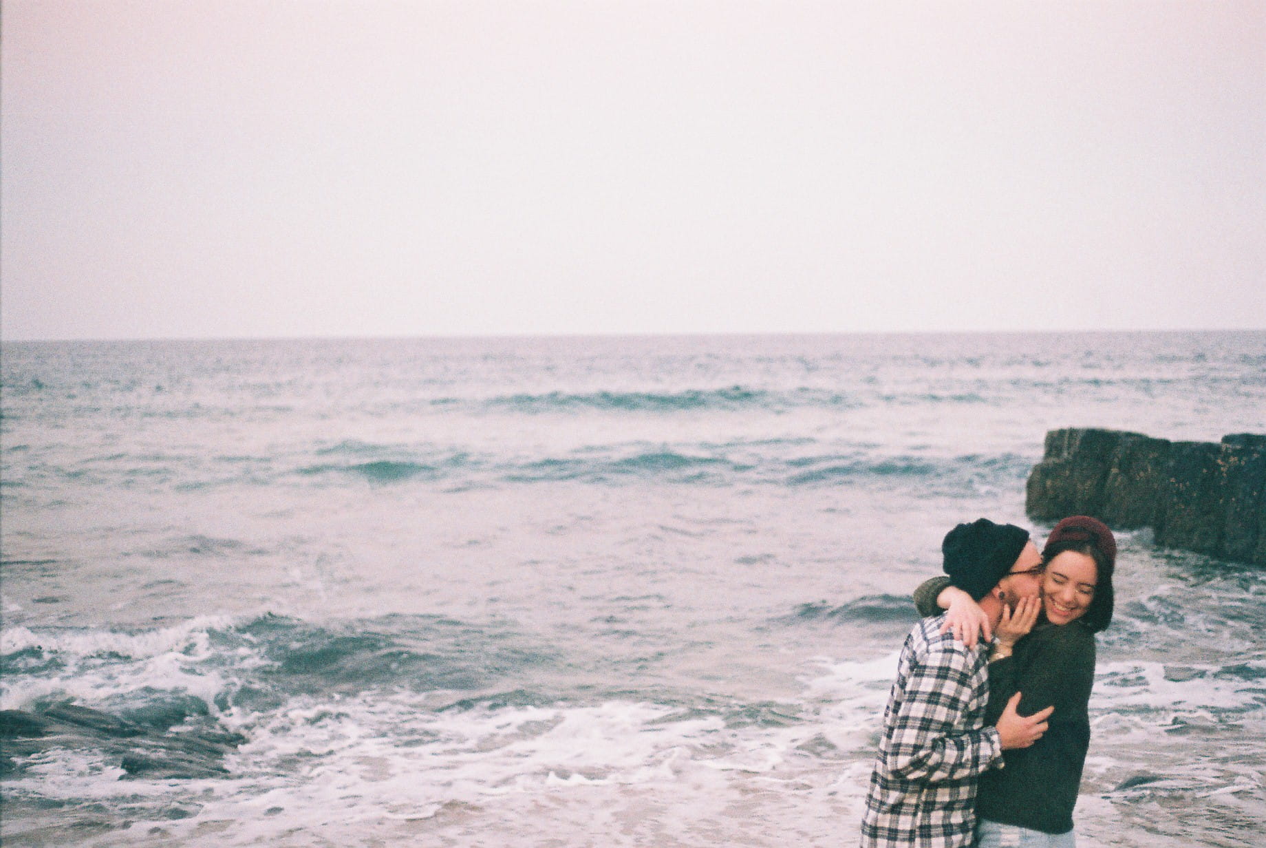 people, lifestyles, outdoors, horizon over water, 720P, water, togetherness, horizon, positive emotion, men, two people, sea, couple - relationship, young adult, HD Wallpaper