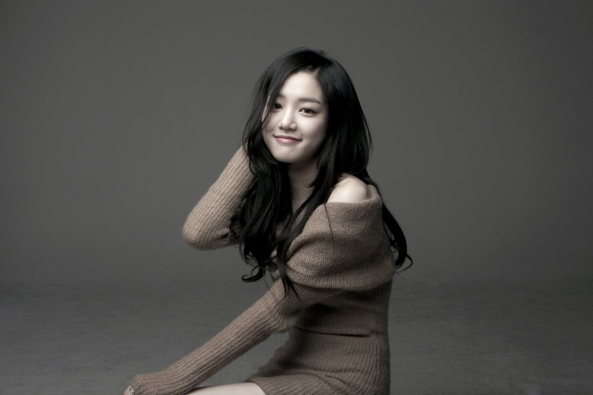 black hair, one person, gray background, hair, looking at camera, Lee Yu-bi, Actress, indoors, teenager, emotion, happiness, smiling, beautiful woman, Actresses, HD Wallpaper