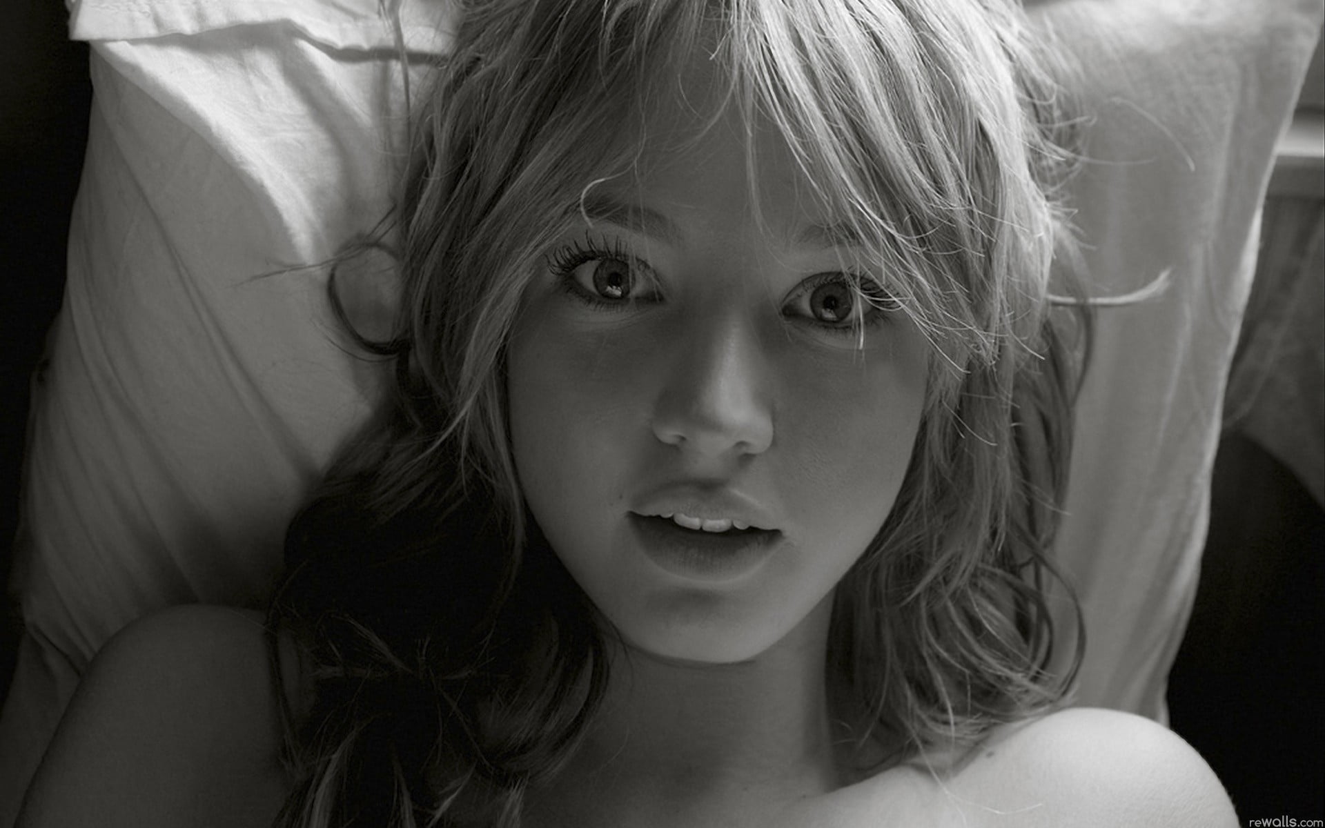 childhood, females, hairstyle, innocence, 1080P, women, sadness, portrait, emotion, long hair, hair, contemplation, monochrome, offspring, front view, HD Wallpaper