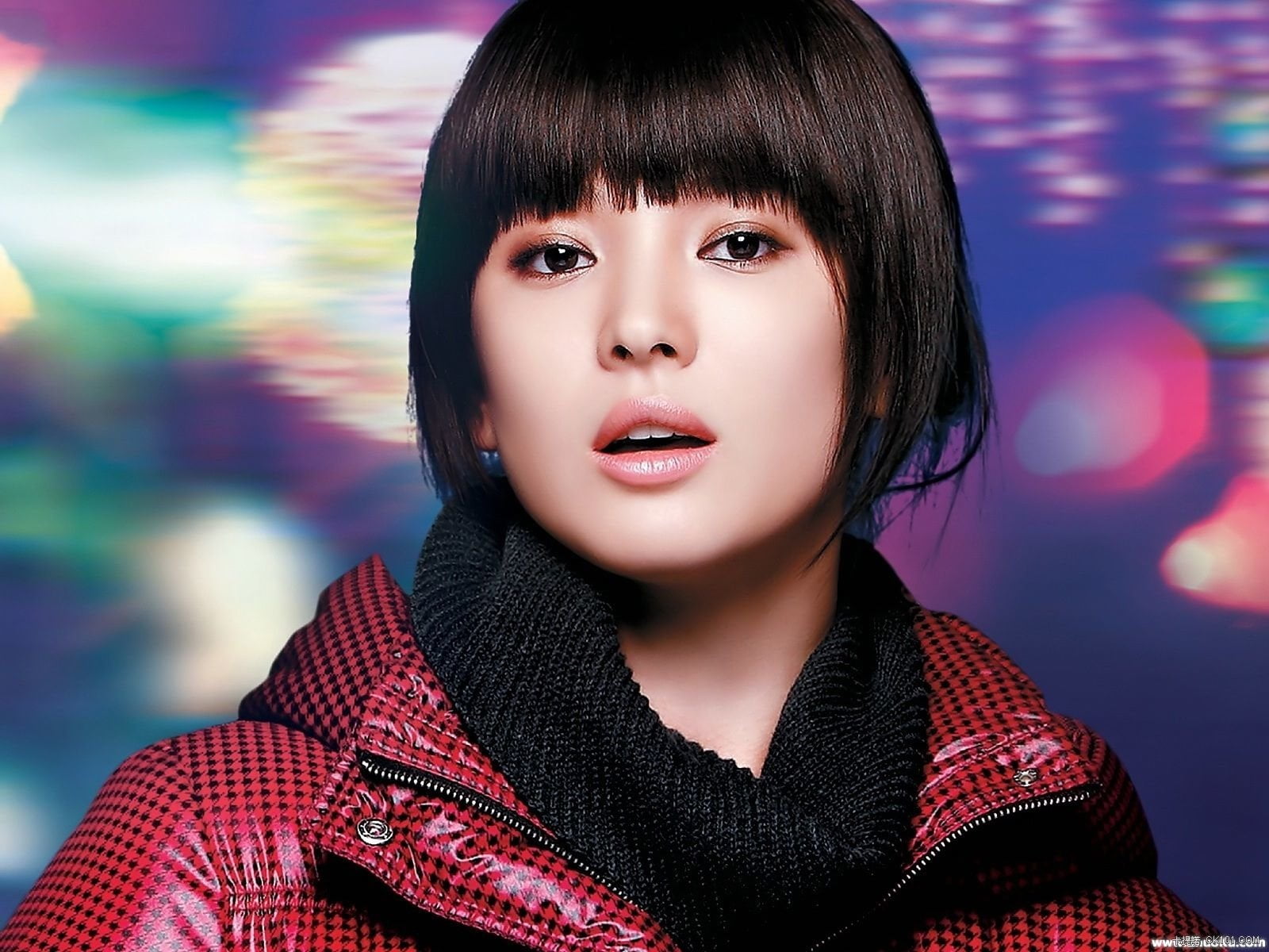 hairstyle, bangs, fashion, Song Hye-Kyo, warm clothing, Korean, 720P, portrait, human body part, one person, hair, body part, scarf, brown hair, beauty, HD Wallpaper