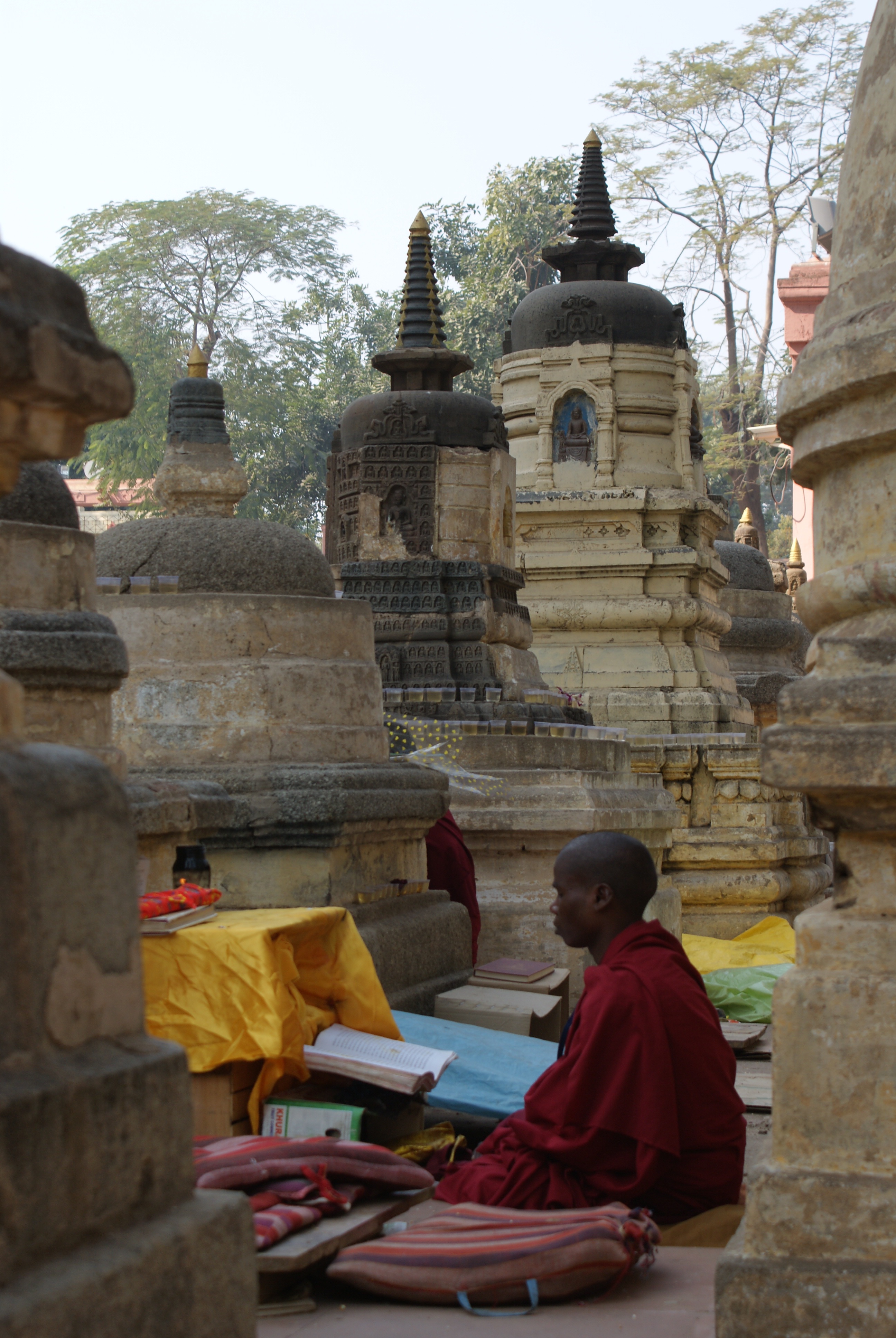 recital, men, spirituality, belief, architecture, history, human representation, place of worship, buddhism, temple, famous, building, day, pagoda, monk, Phone HD Wallpaper