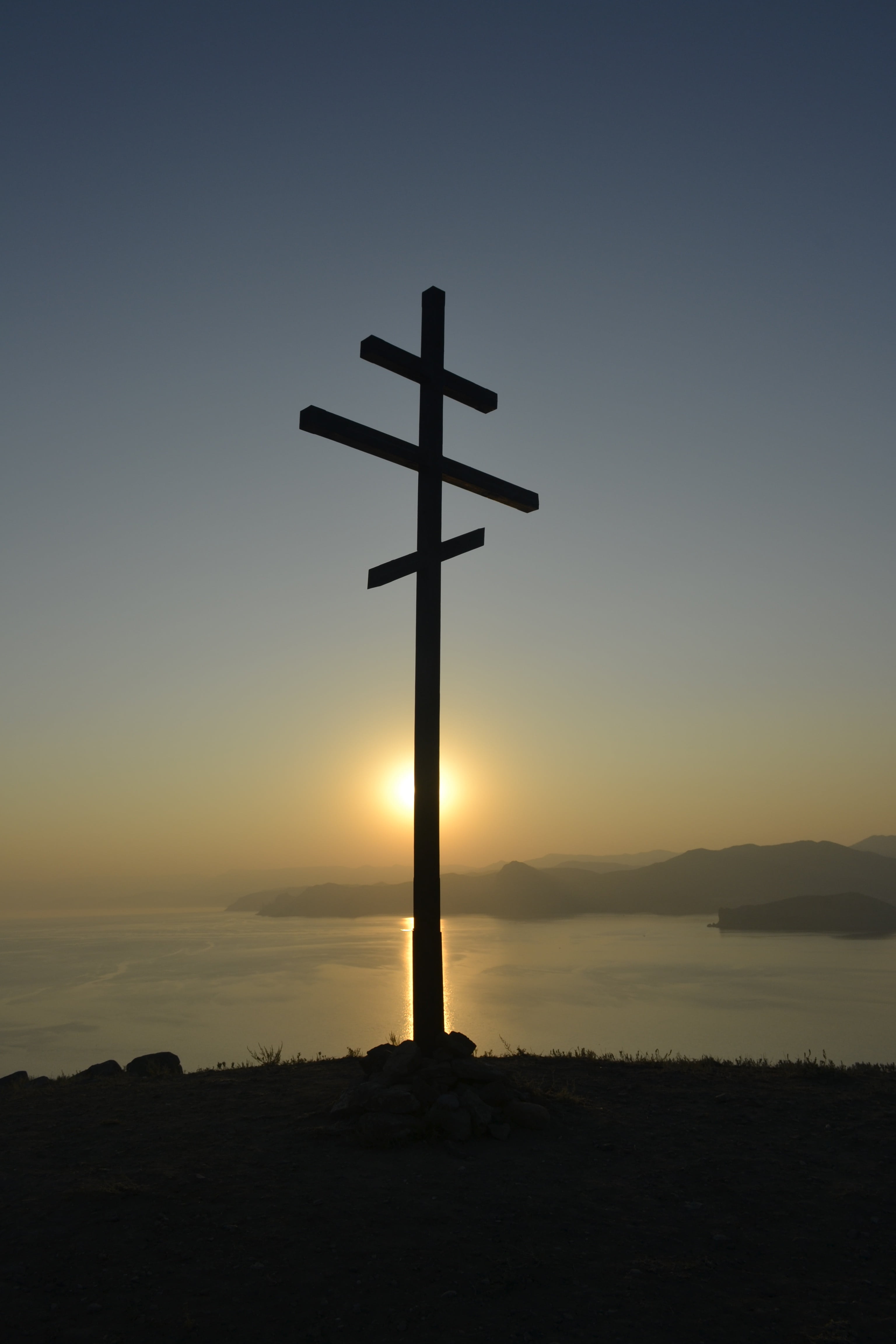 beauty in nature, outdoors, tranquil scene, scenics - nature, silhouette, water, sky, no people, nature, crimea, cross, religion, belief, 4K, sunset, non-urban scene, Phone HD Wallpaper