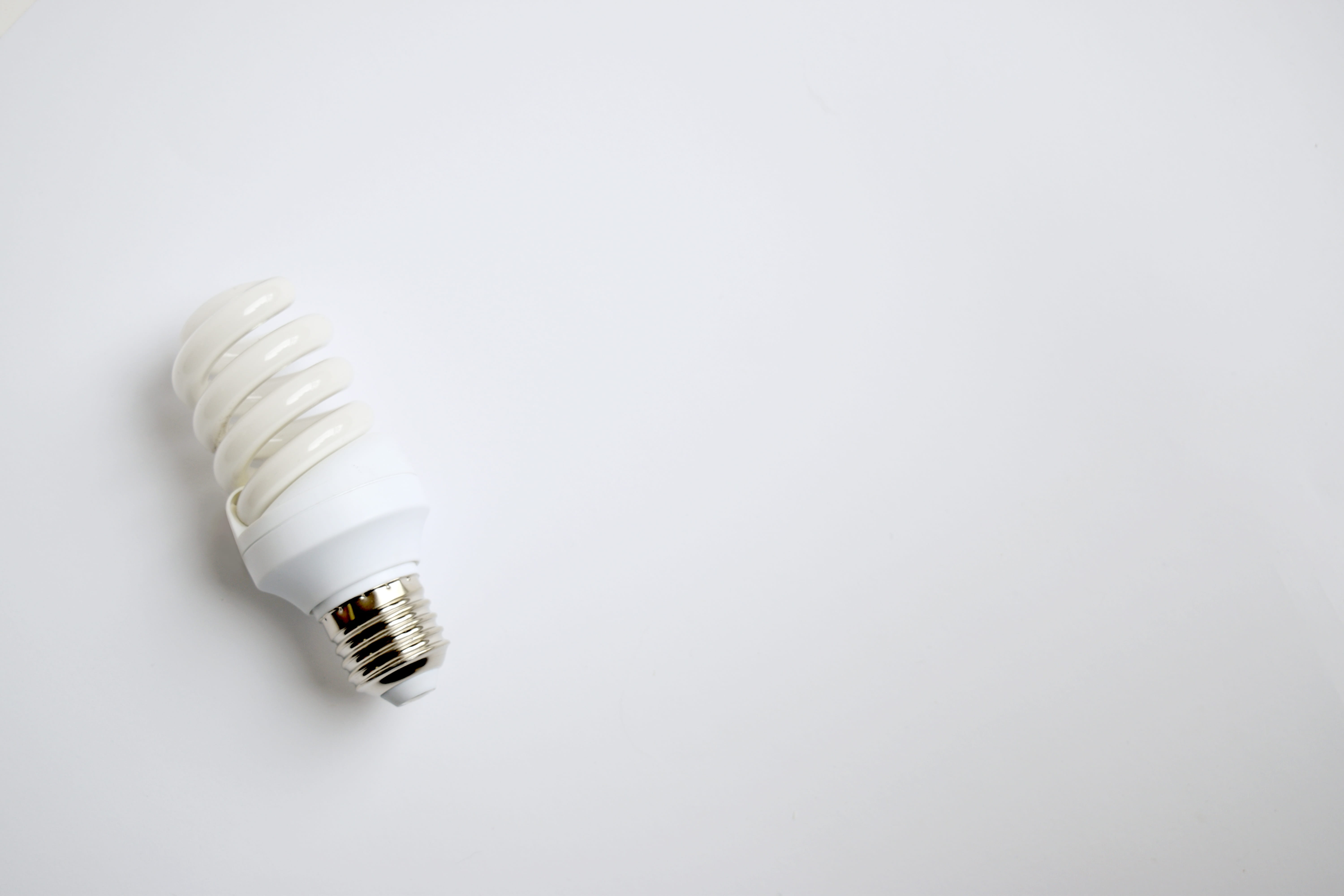 light, illumination, single object, energy, background, idea, electric, lamp, technology, electricity, white, studio shot, bulb, lighting equipment, white background, HD Wallpaper