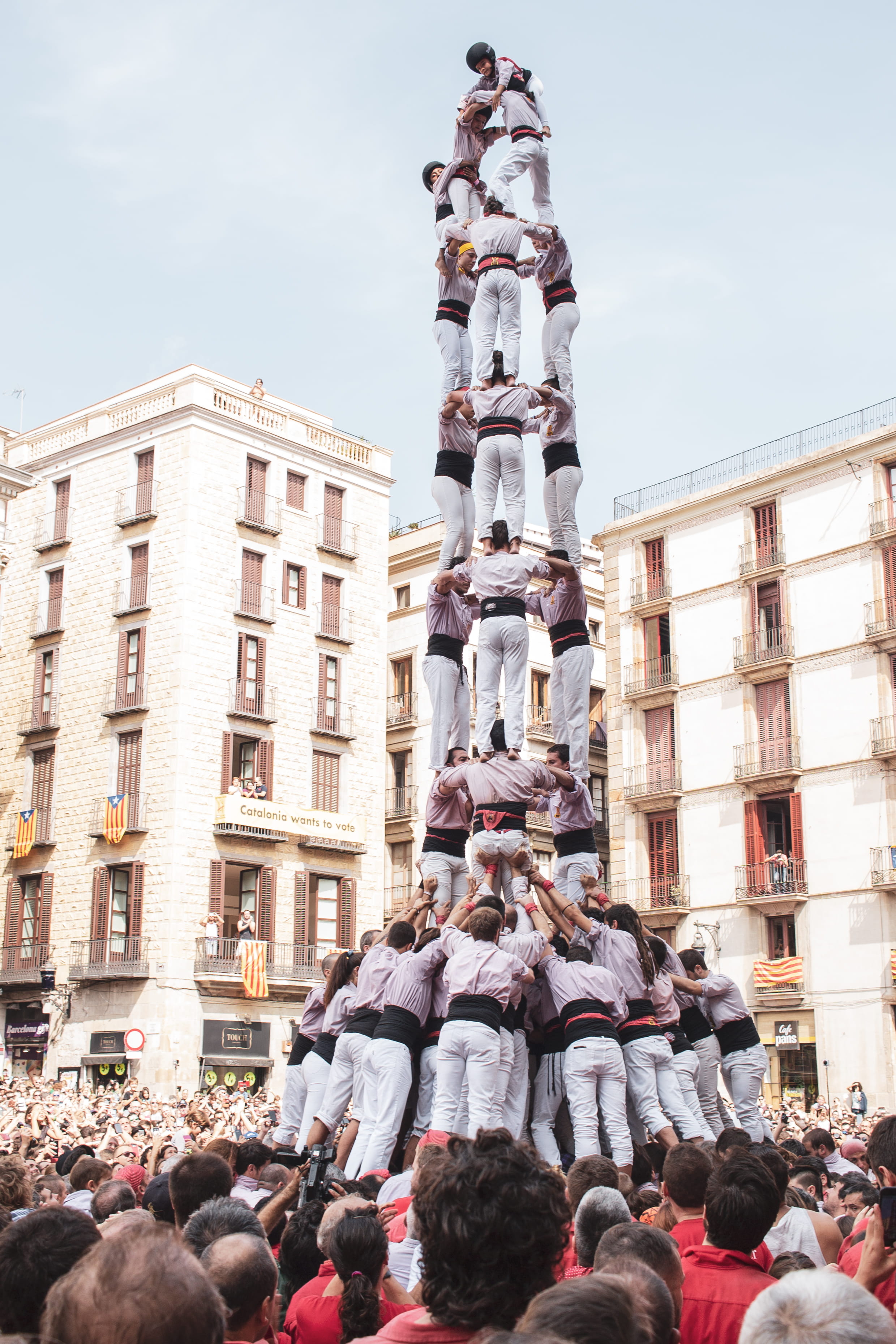 high rise, building, metropolis, city, tower, sculpture, clothing, people, tradition, built structure, leisure activity, real people, crowd, architecture, Phone HD Wallpaper