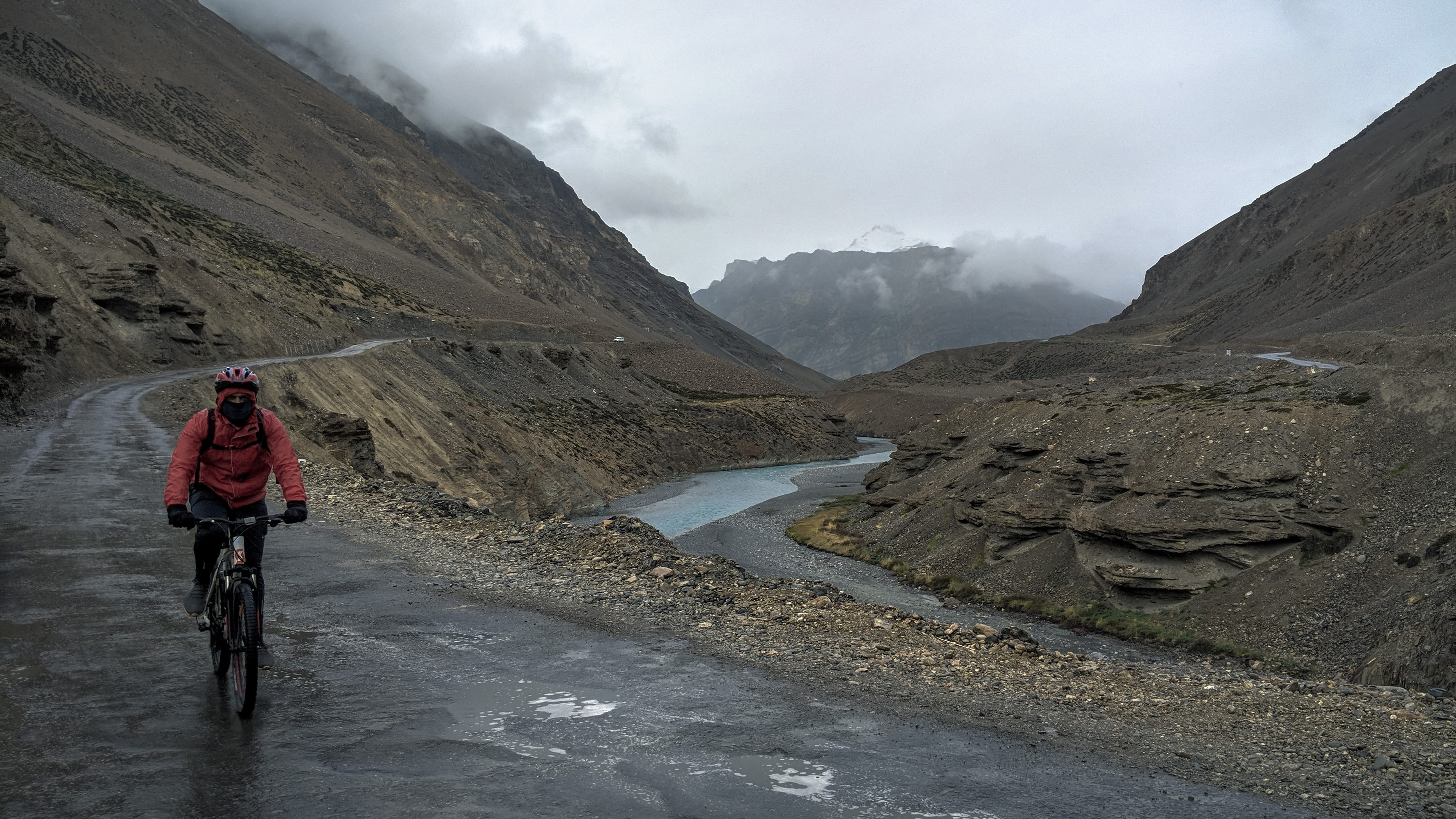 beauty in nature, lifestyles, mountain range, nature, one person, scenics - nature, leisure activity, men, cloud - sky, 2K, rear view, keylong-leh rd, HD Wallpaper