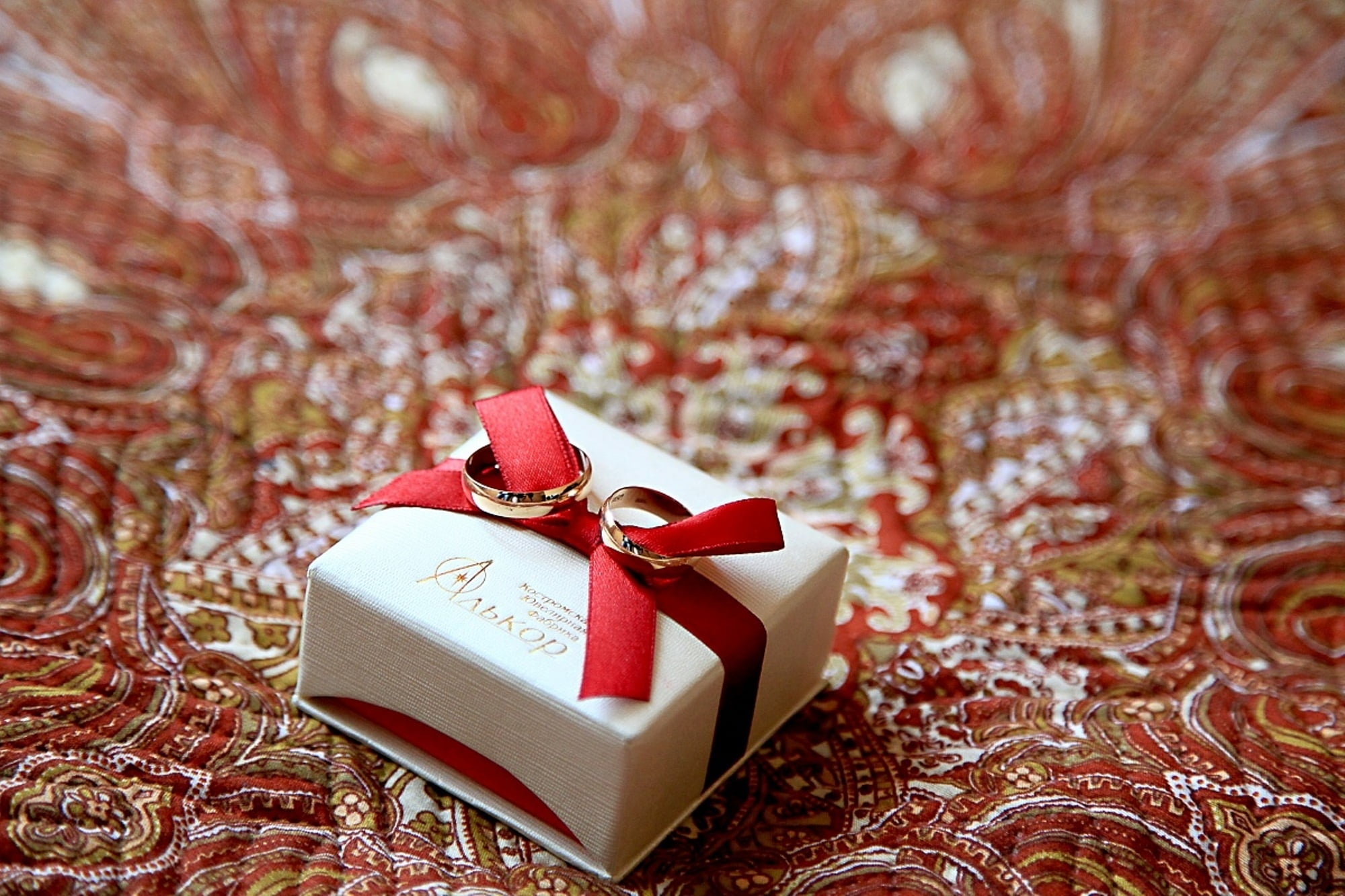 event, container, offer, mood, valentines Day - Holiday, christmas ornament, shiny, love, greeting, still life, colored, indoors, positive emotion, pair, HD Wallpaper