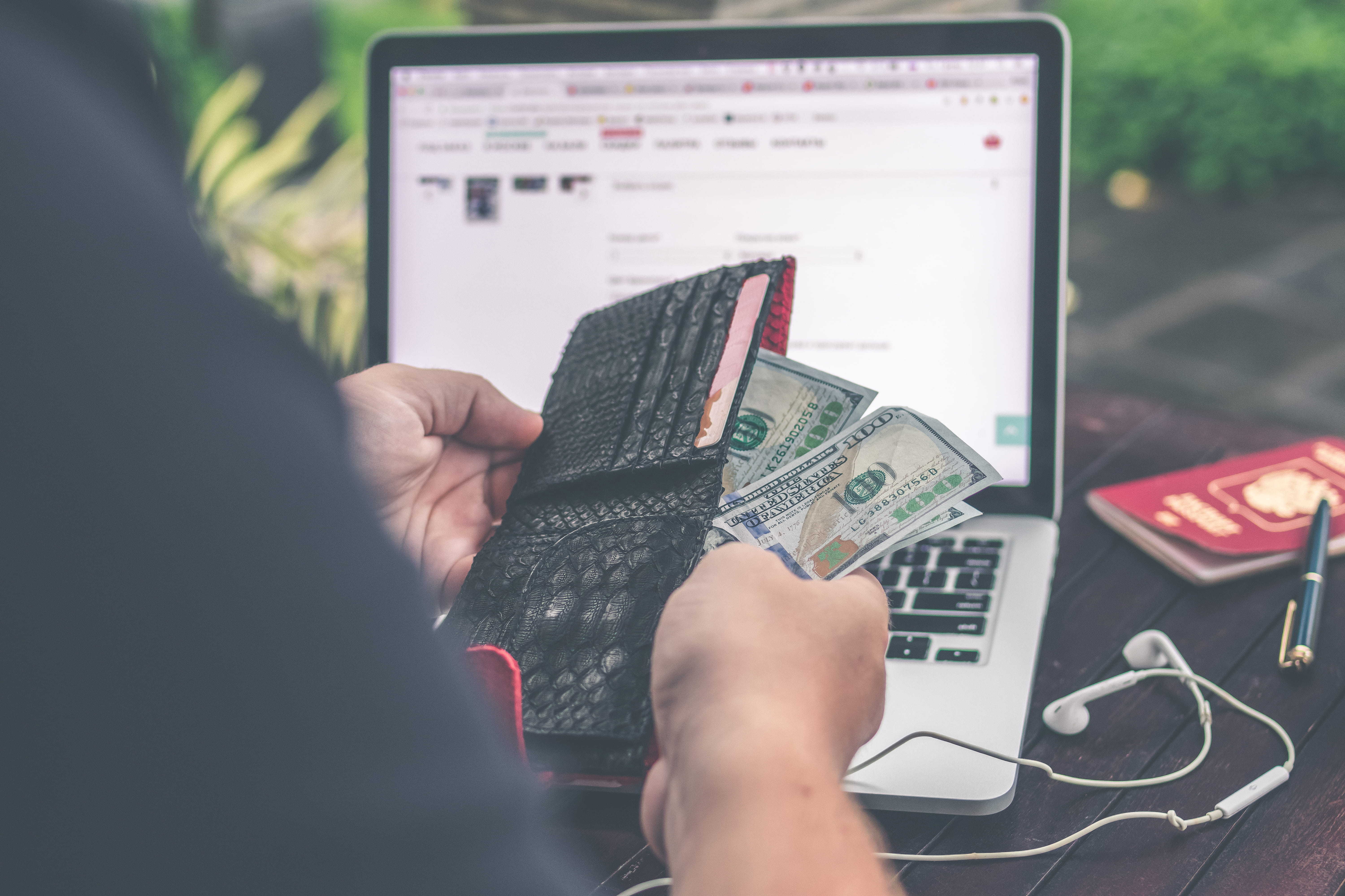 computer, numbers, hand, black, screen, wallet, gray, communication, dollar, paper money, bank notes, money, real people, dollars, men, finance, 5K, technology, HD Wallpaper