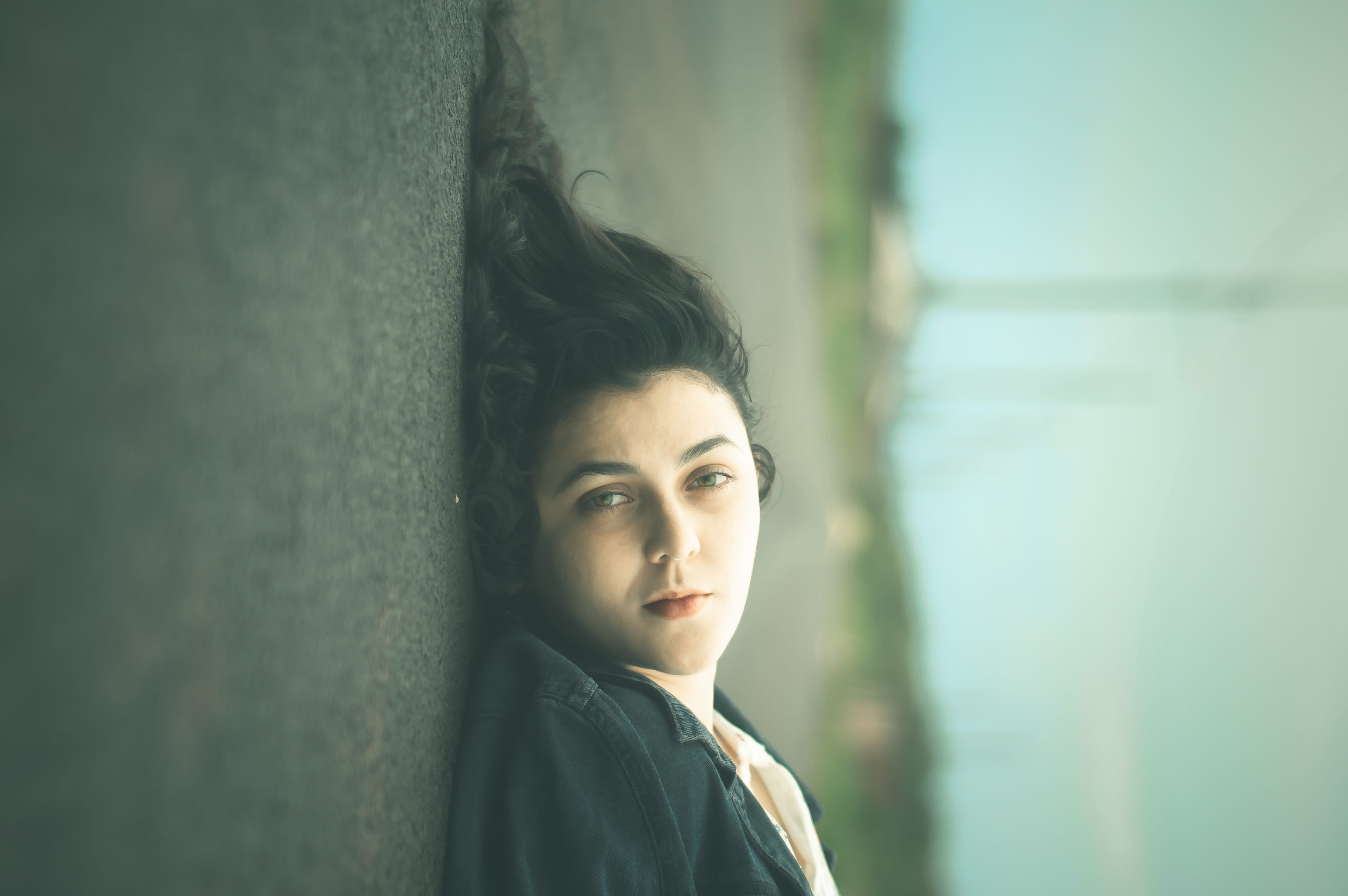 serious, beauty, upside down, females, business Person, people, women, portrait, brown Hair, solitude, looking At Camera, beautiful, human Face, adult, HD Wallpaper