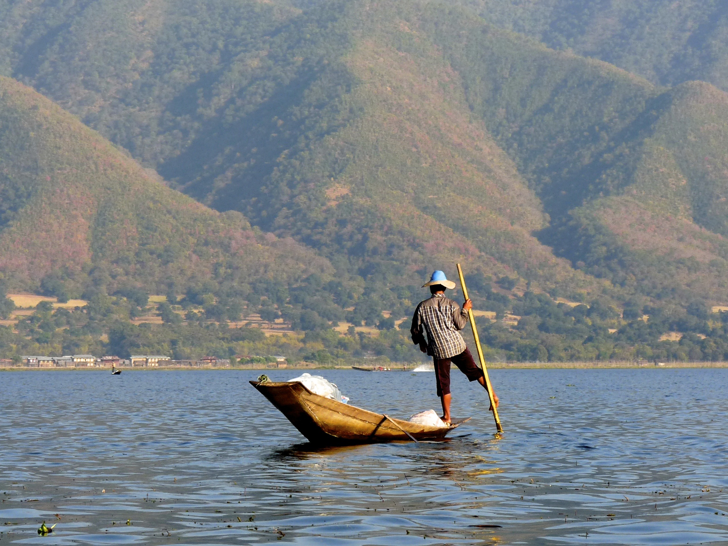trawler, body, mode of transportation, real people, bamboo, waterfront, maritime, water, scenics - nature, vietnamese, boat, traditional, nature, beauty in nature, HD Wallpaper