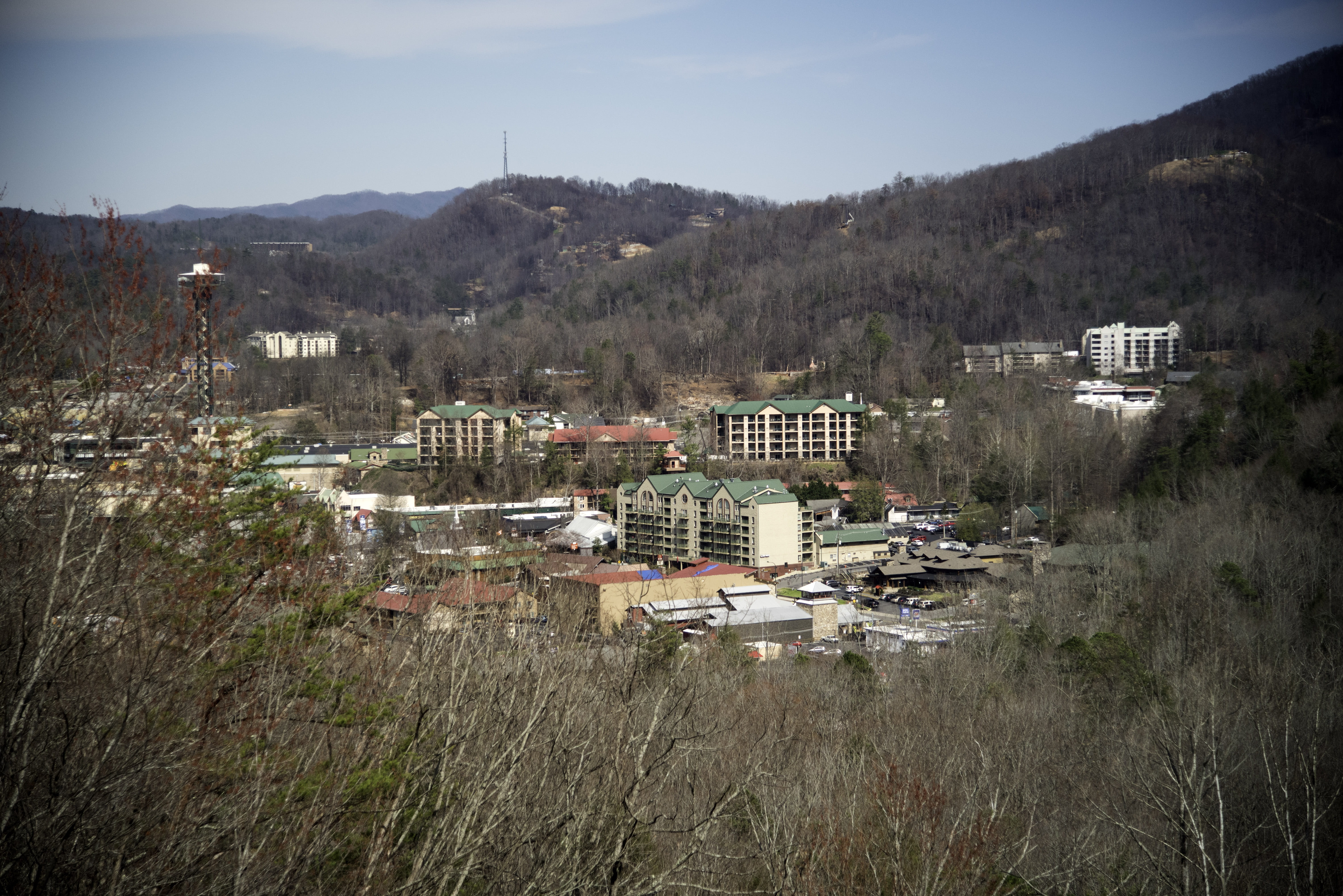 buildings, building, town, Tennessee, day, water, landscapes, mountain, View, house, mode of transportation, mountains, great smoky mountains national park, HD Wallpaper