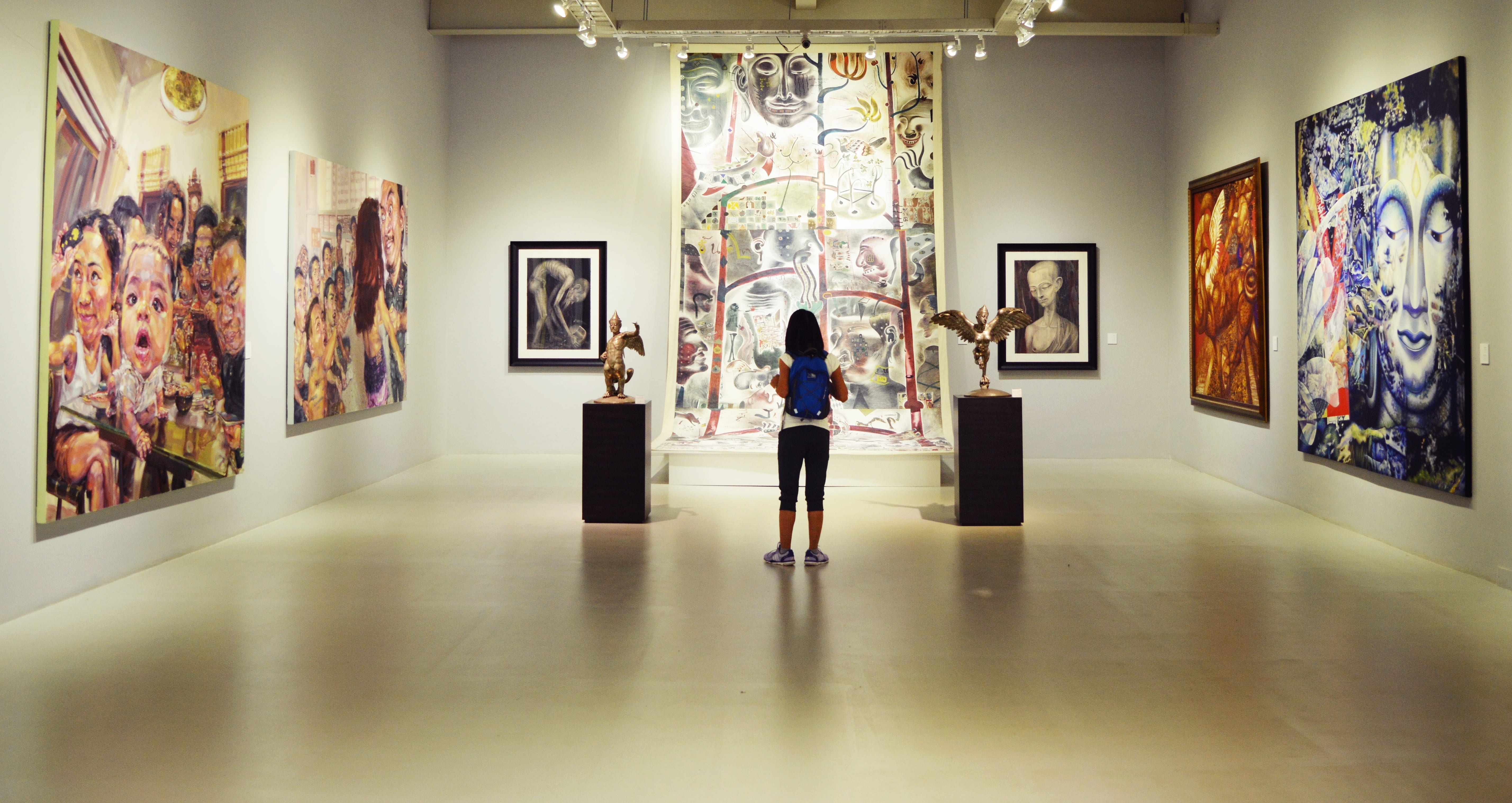 indoors, representation, visit, backpack, 5K, standing, paintings, wall - building feature, art museum, people, human representation, museum, frame, woman, HD Wallpaper