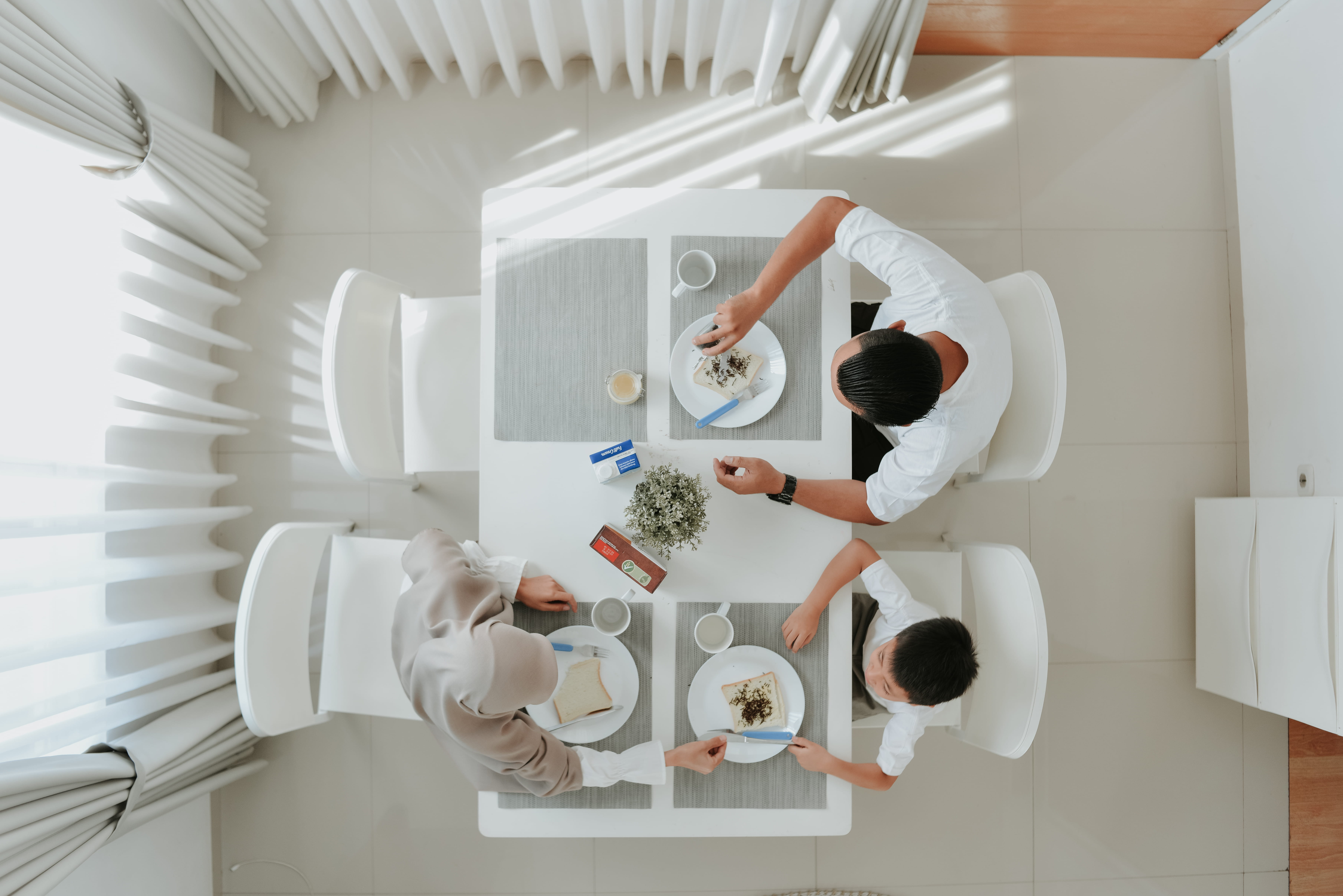flat lay, decor, technology, interior design, table, eat, together, directly Above, business, looking down, room, teamwork, meal, businesswoman, plate, HD Wallpaper