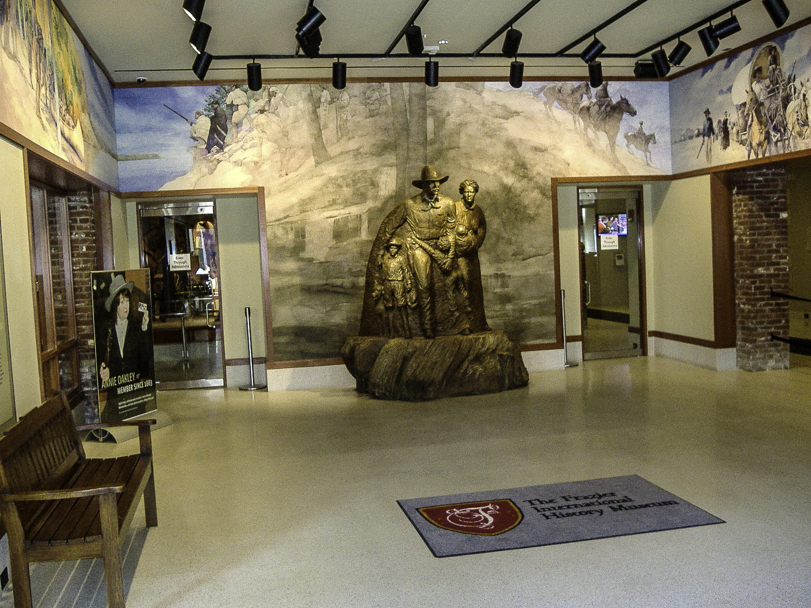 no People, room, public domain, representation, table, Lobby, army soldier, history, flooring, Louisville, army, Kentucky, art and craft, furniture, frazier, HD Wallpaper