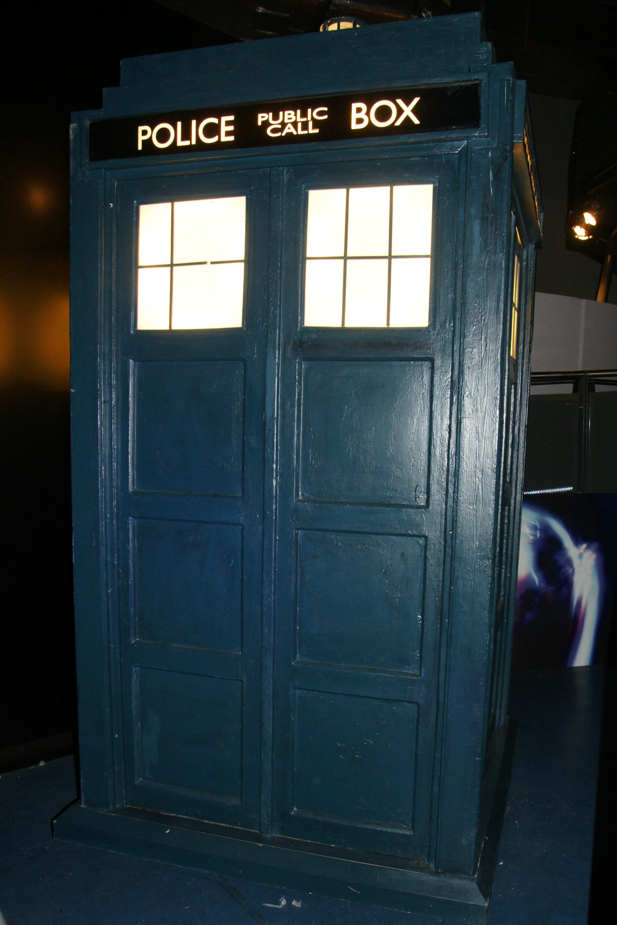 bbc, english, box, real people, architecture, illuminated, open, call, western script, british, communication, indoors, text, entertainment, 2K, doctor who, Phone HD Wallpaper