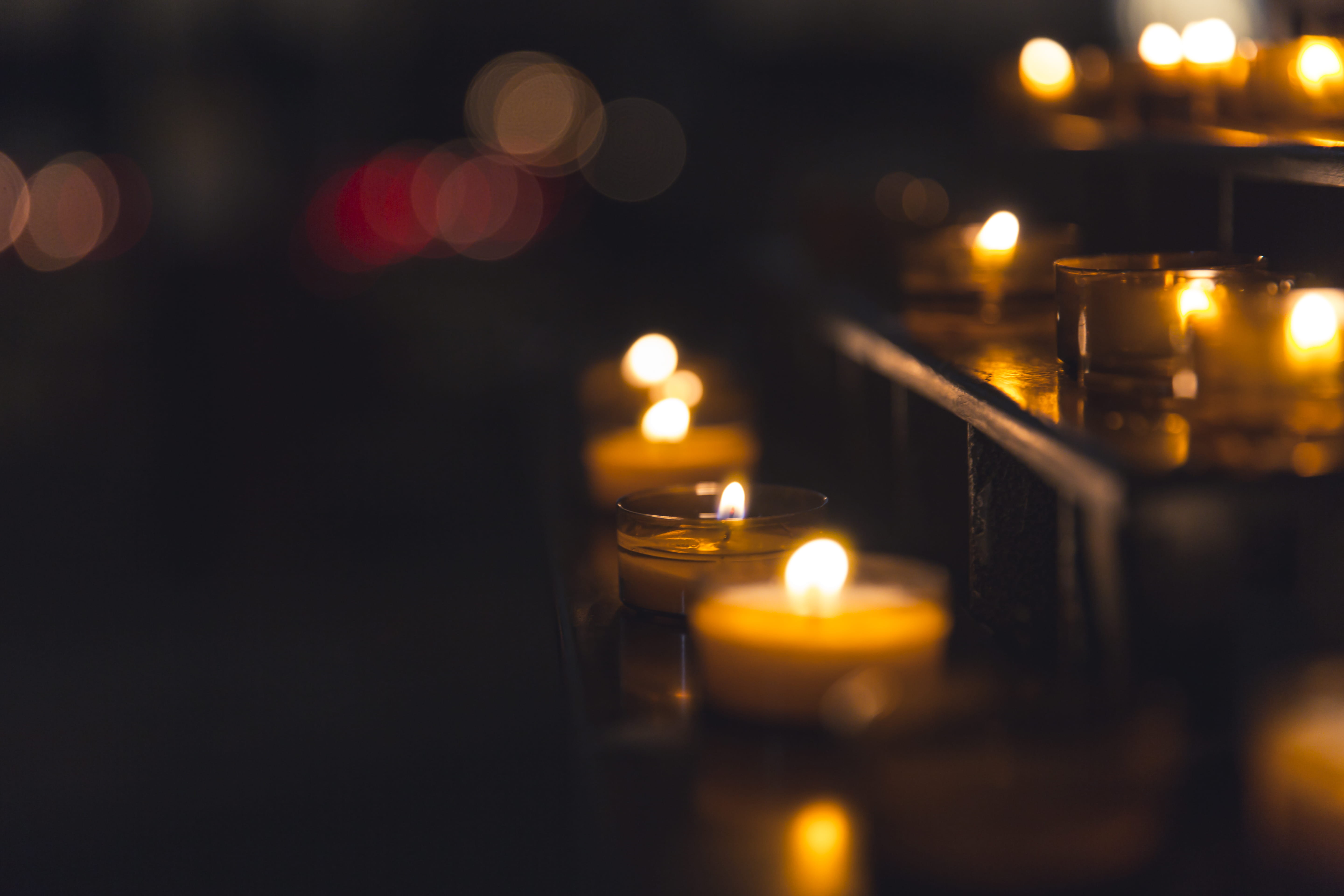 close-up, glowing, bokeh, dark, heat - temperature, belief, church, religion, candle, sacre coeur, fire - natural phenomenon, canon, paris, selective focus, HD Wallpaper