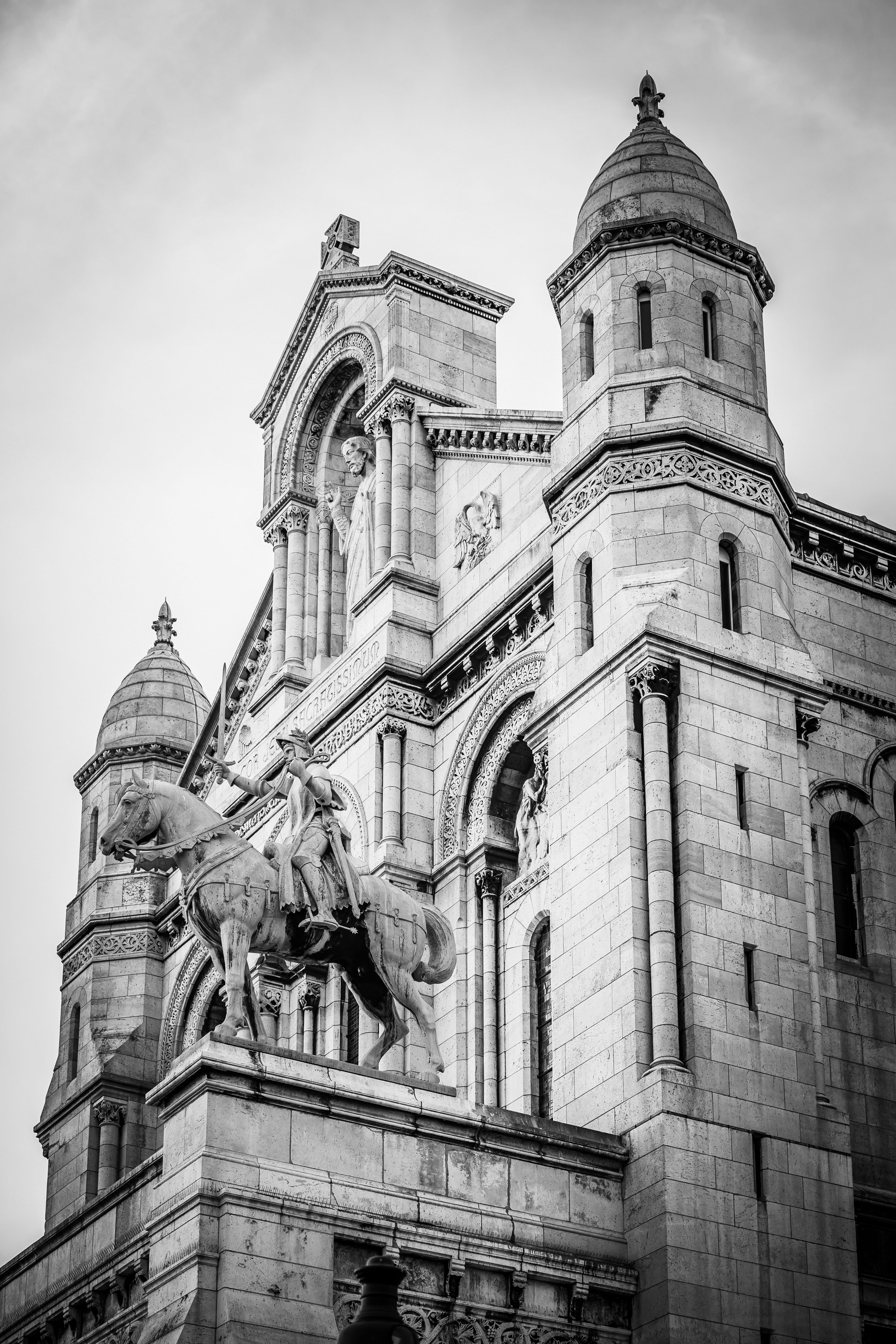 spire, animal, horse, grayscale, mammal, ornate, religion, the past, steeple, outdoors, house, detail, built structure, 5K, dome, building exterior, tower, Phone HD Wallpaper