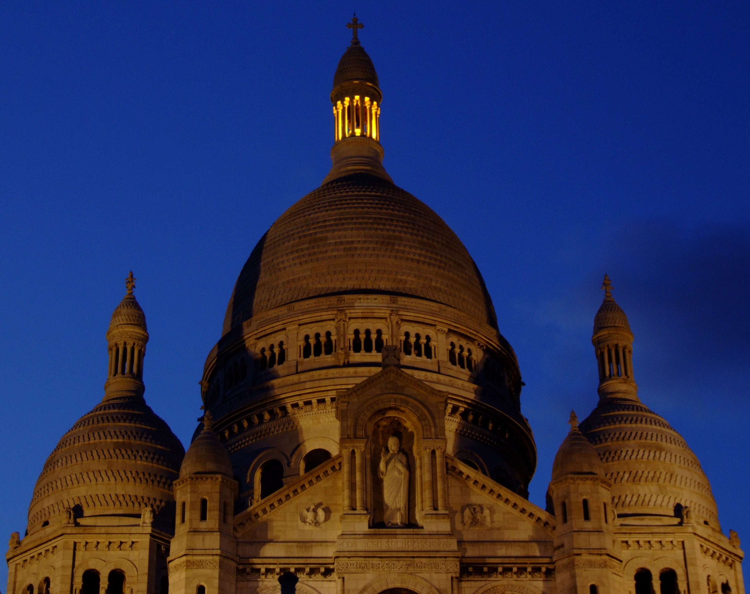classical style, tourism, france, travel, montmartre, religion, dusk, city, built structure, low angle view, paris, spirituality, monument, government, HD Wallpaper