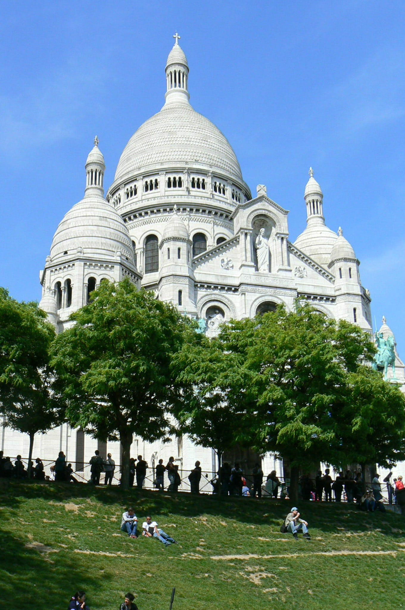 paris, monument, government, built structure, basilica of the sacred heart, outdoors, sky, day, nature, travel, 1080P, plant, travel destinations, tree, Phone HD Wallpaper