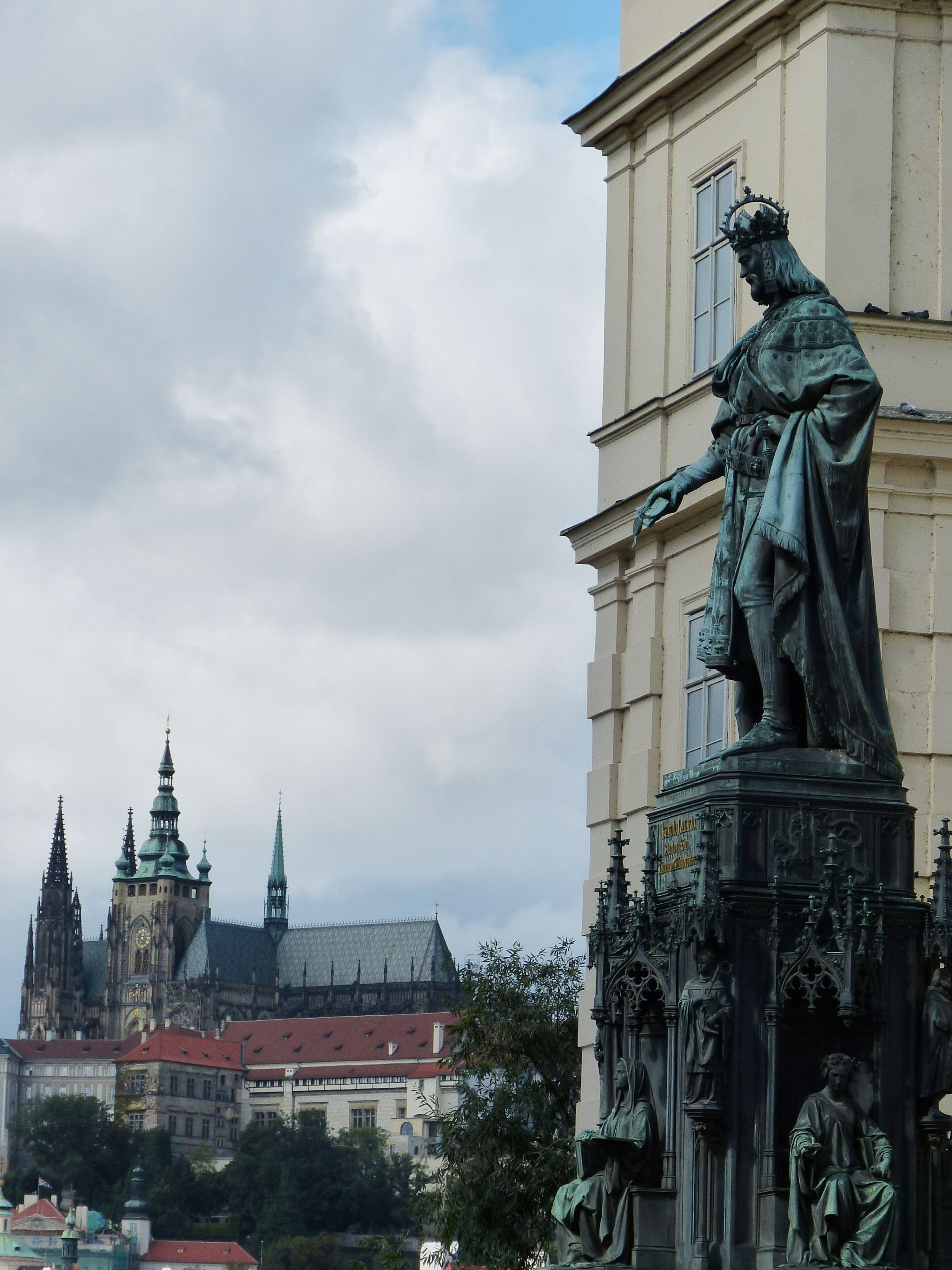st vitus cathedral, architecture, low angle view, representation, building exterior, sky, sculpture, art and craft, day, Czech Republic, king, Prague, human representation, Phone HD Wallpaper