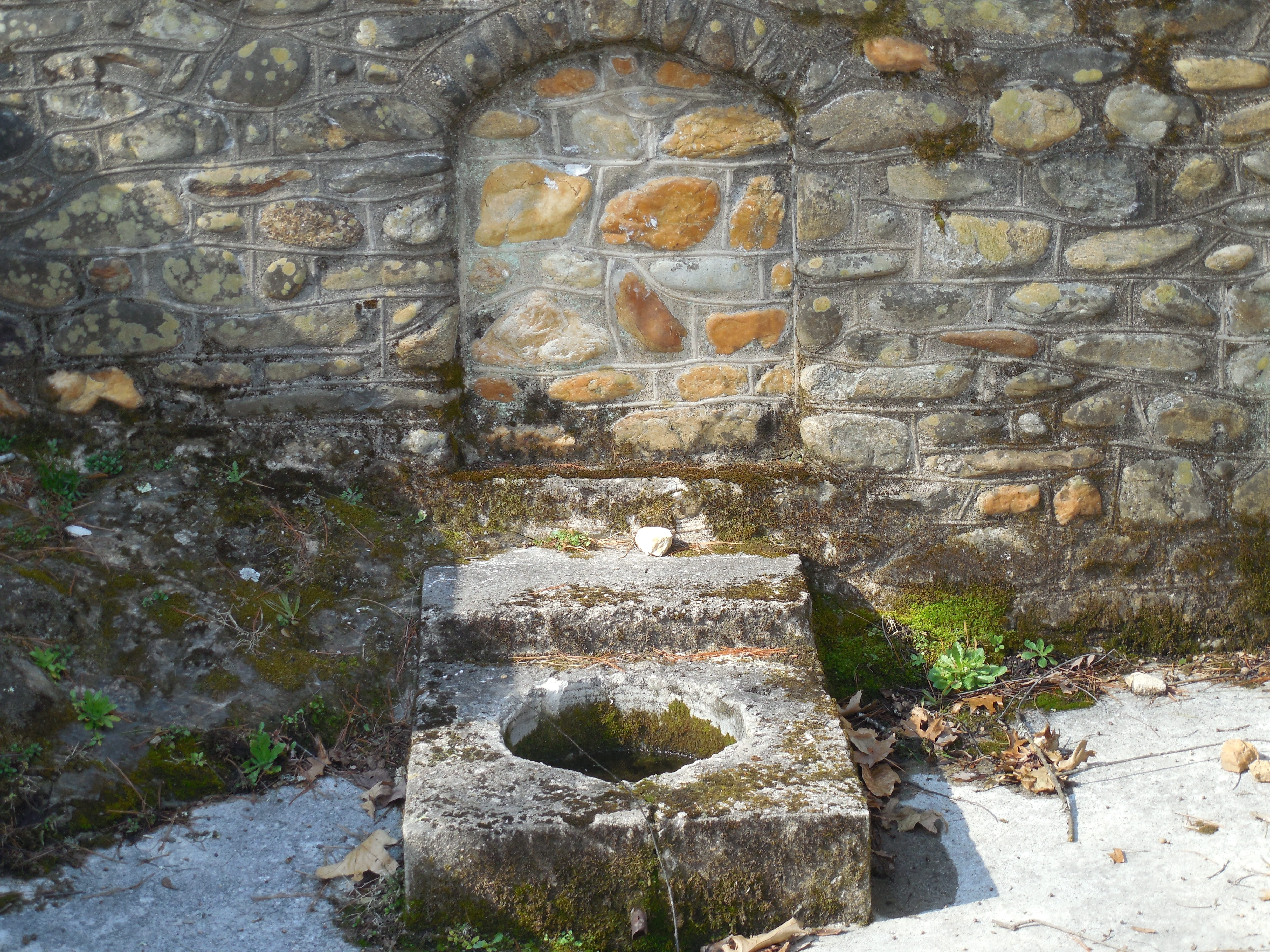 stone wall, monument, Cistern, antique, medieval, building, Outdoors, day, ancient, weathered, wall, history, architecture, historical, building exterior, HD Wallpaper