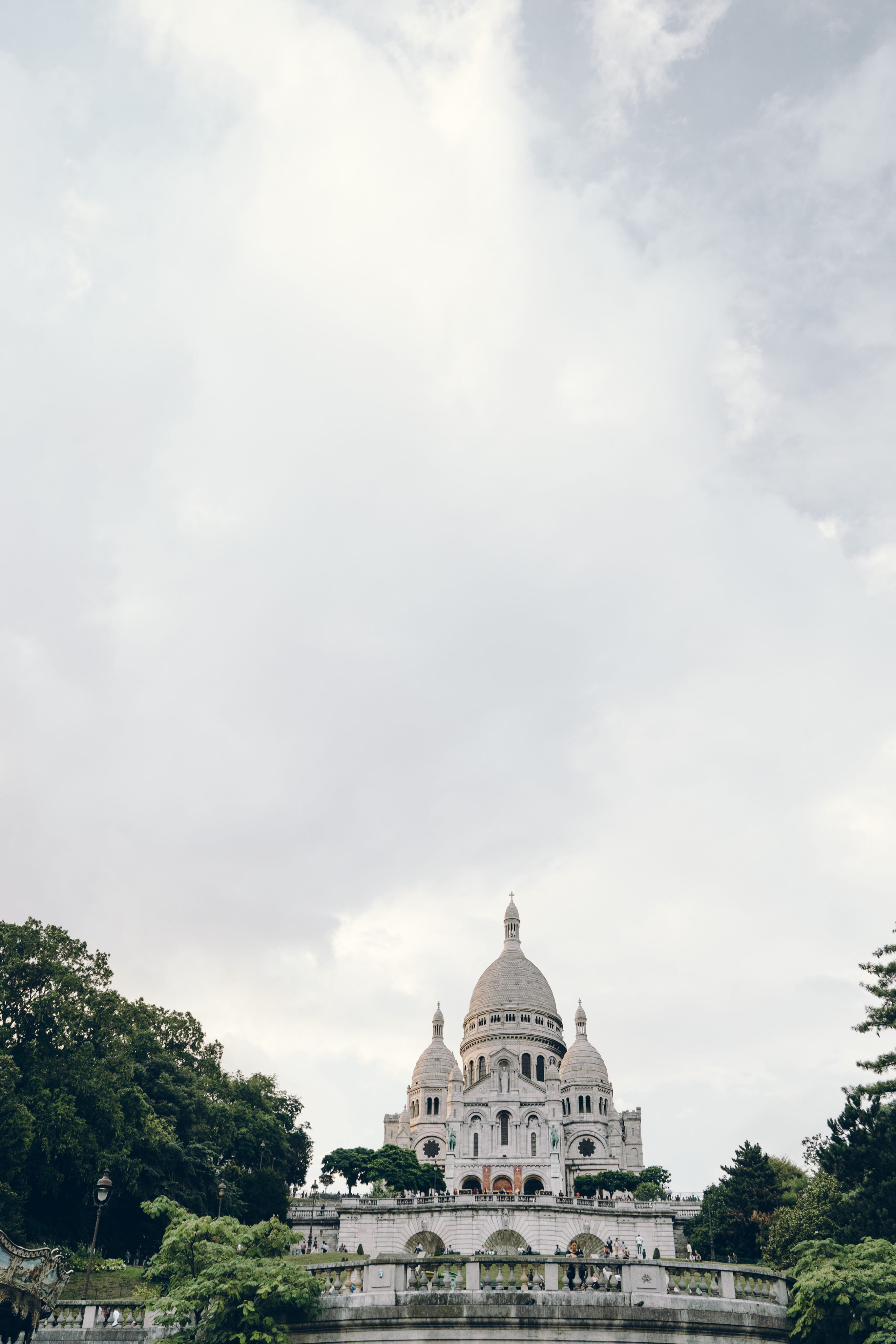 building exterior, paris, church, tourism, building, cloud - sky, belief, no people, travel destinations, 4K, religion, travel, clouds, monmartre, day, Phone HD Wallpaper