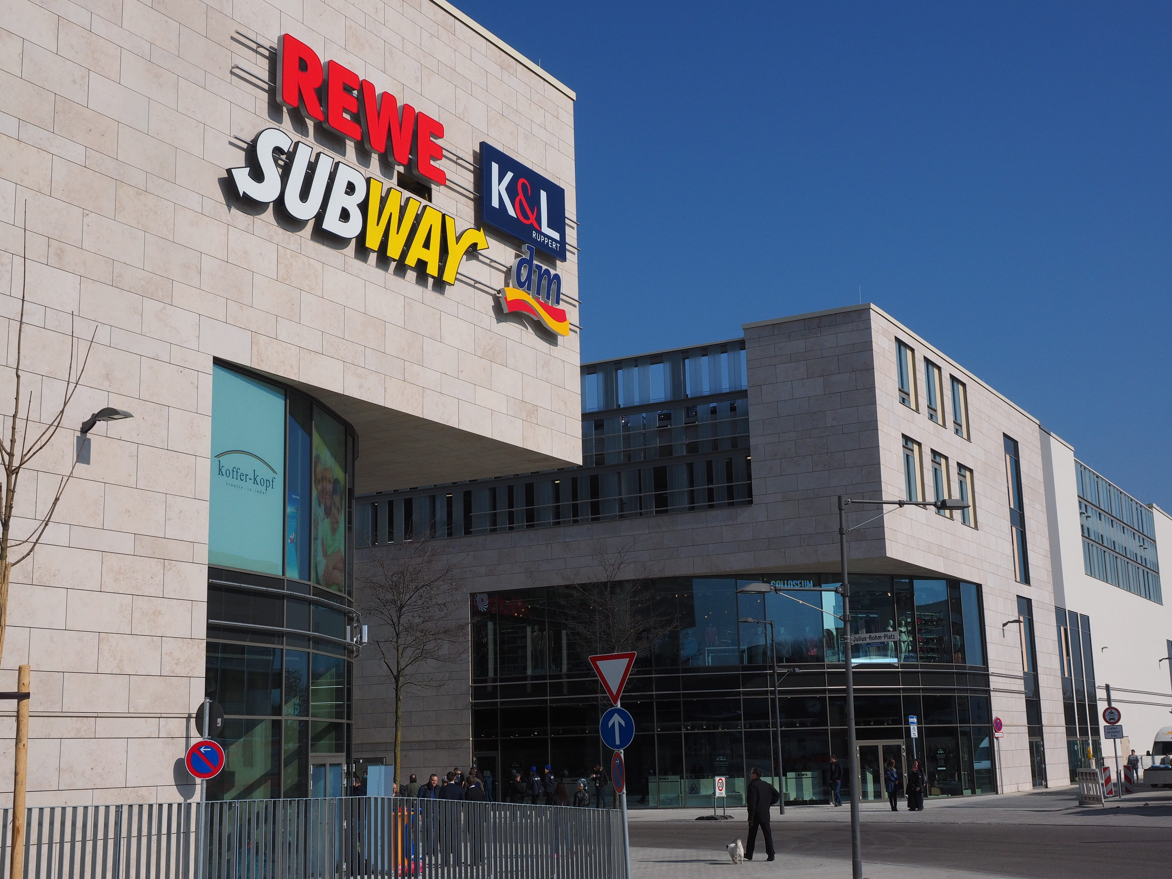 people, mall, adult, road, modern, subway, service outlets, day, sky, communication, shoppingmall, Shopping Centre, built structure, outdoors, building exterior, HD Wallpaper