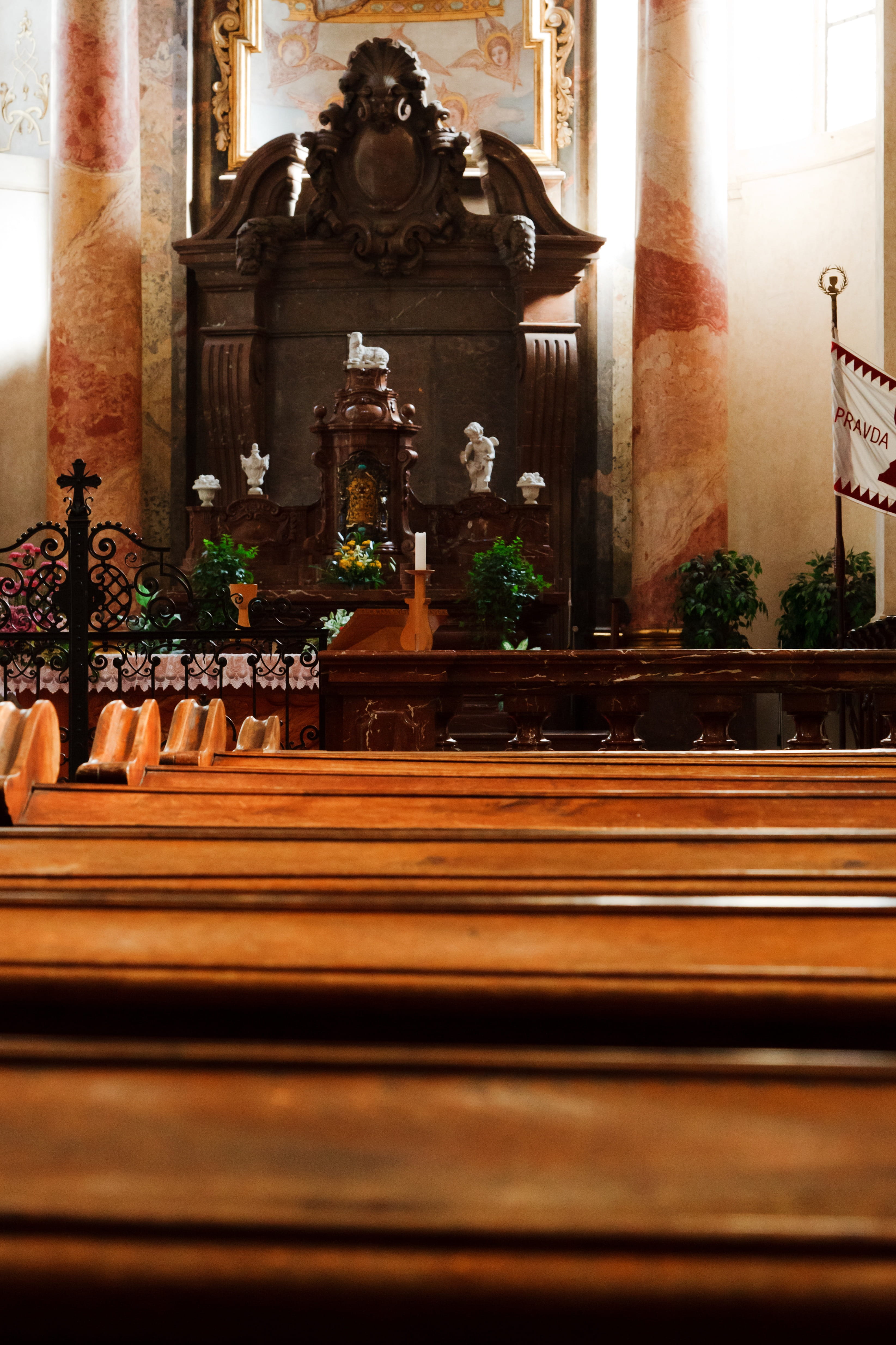 chapel, pews, representation, religion, statue, craft, built structure, pew, christian, 4K, church, religious, male likeness, belief, catholic, building, Phone HD Wallpaper