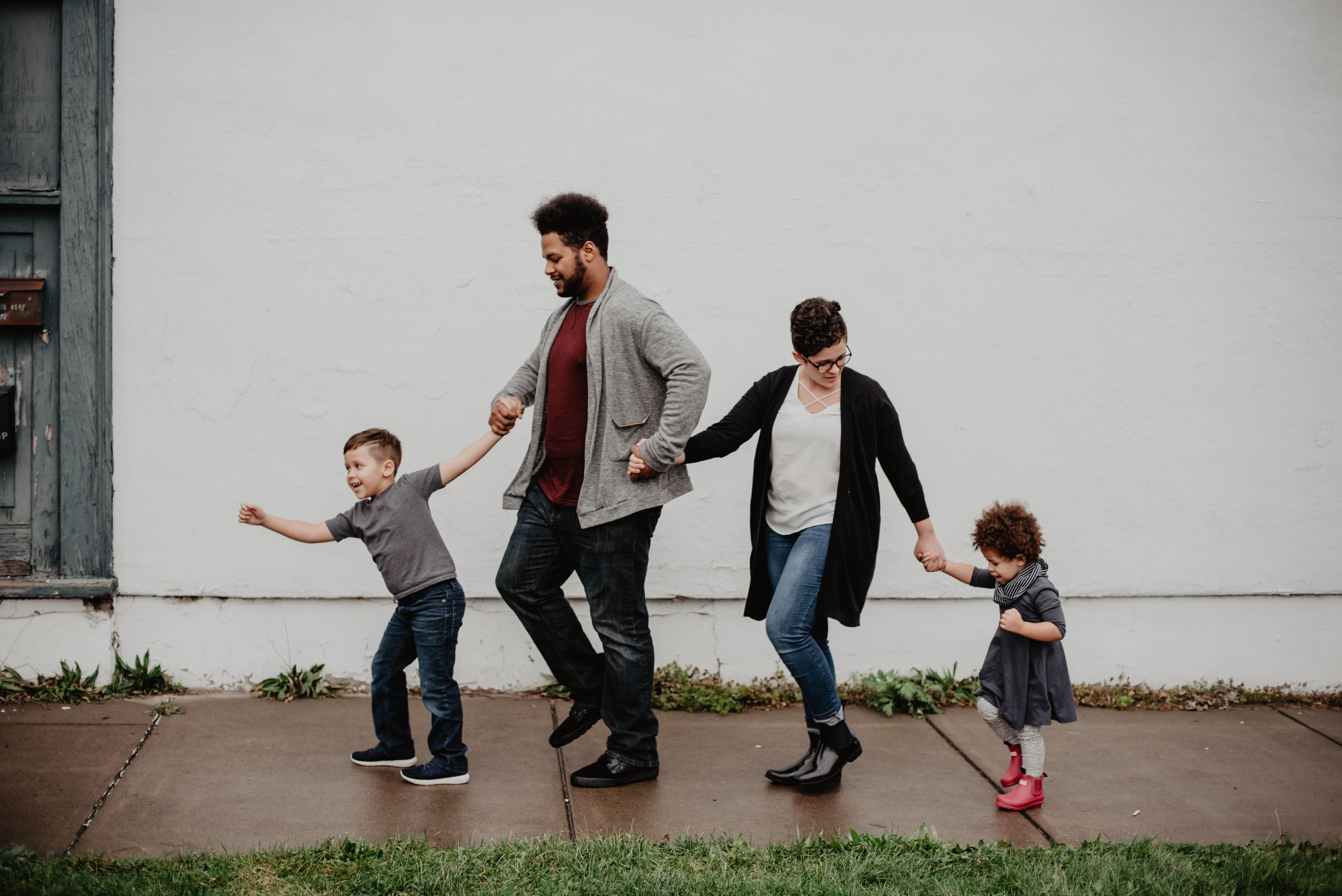child, walking, mother, son, females, offspring, day, men, positive emotion, man, street, dad, outdoors, real people, four, leisure activity, casual clothing, HD Wallpaper