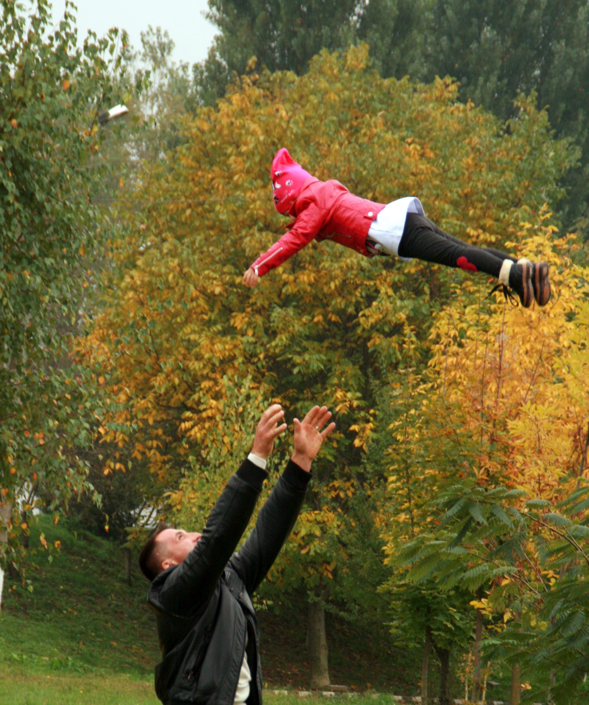 body part, 2K, day, outdoors, love, family, play, human limb, men, plant, holding, human body part, daughter, flight, limb, males, leisure activity, adult, Phone HD Wallpaper