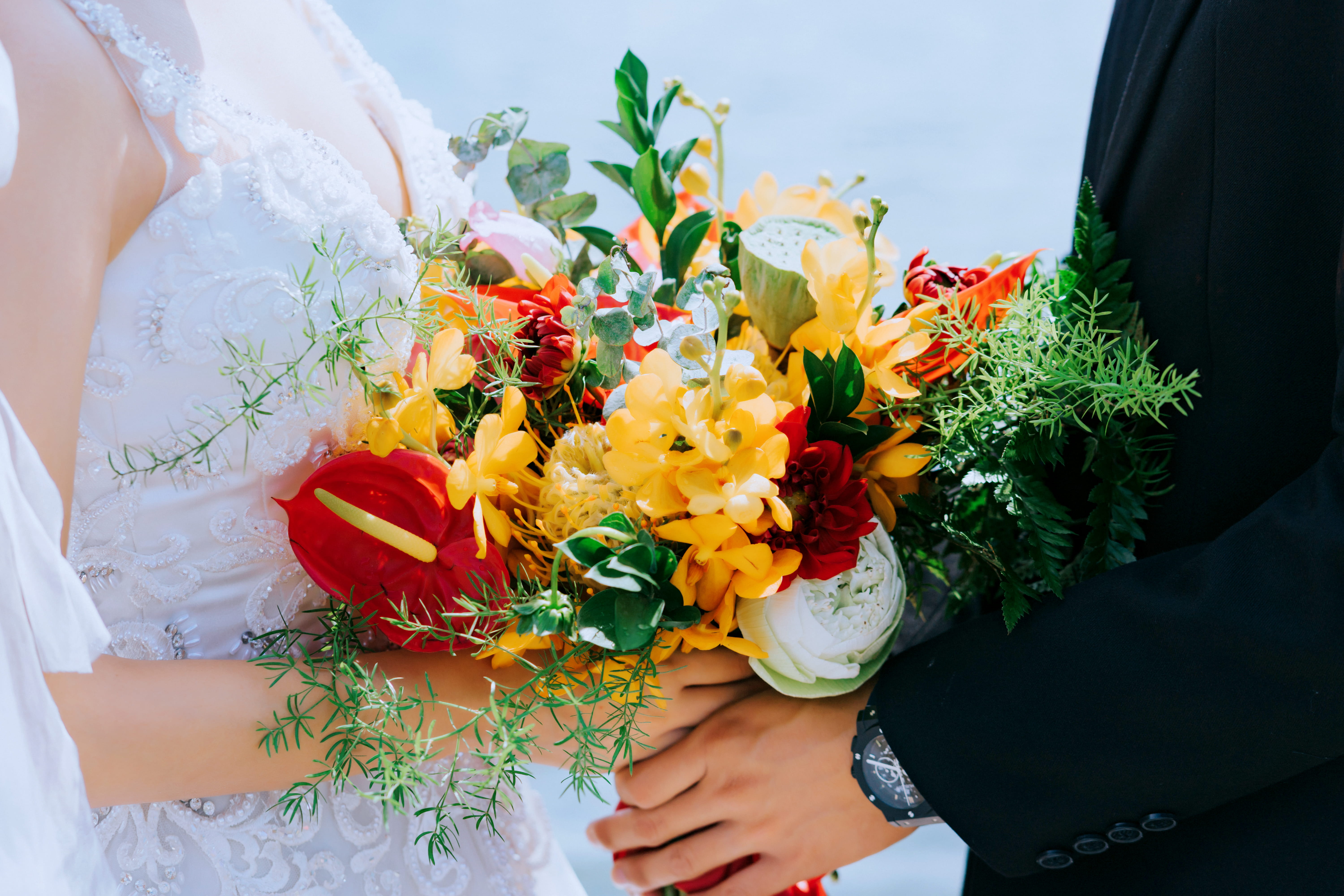 human hand, bloom, beautiful, engagement, women, love, bouquet, 5K, romantic, ceremony, hand, plant, lifestyles, life events, blooming, event, midsection, HD Wallpaper