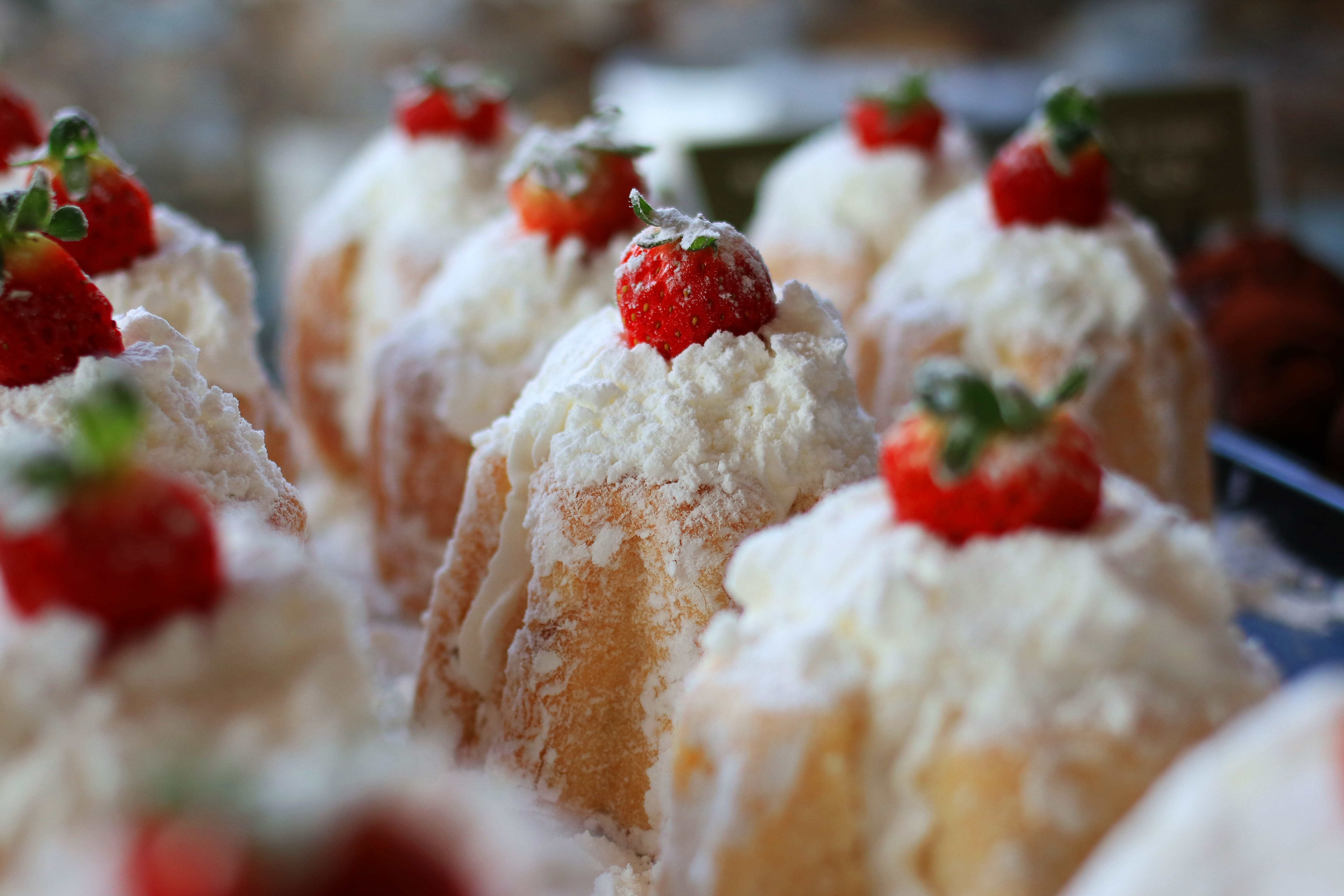 berry fruit, cream, savory, sweet food, delicious, bakery, kitchen, close-up, confectionery, healthy eating, sugar, indulgence, red, indoors, baked, no people, HD Wallpaper