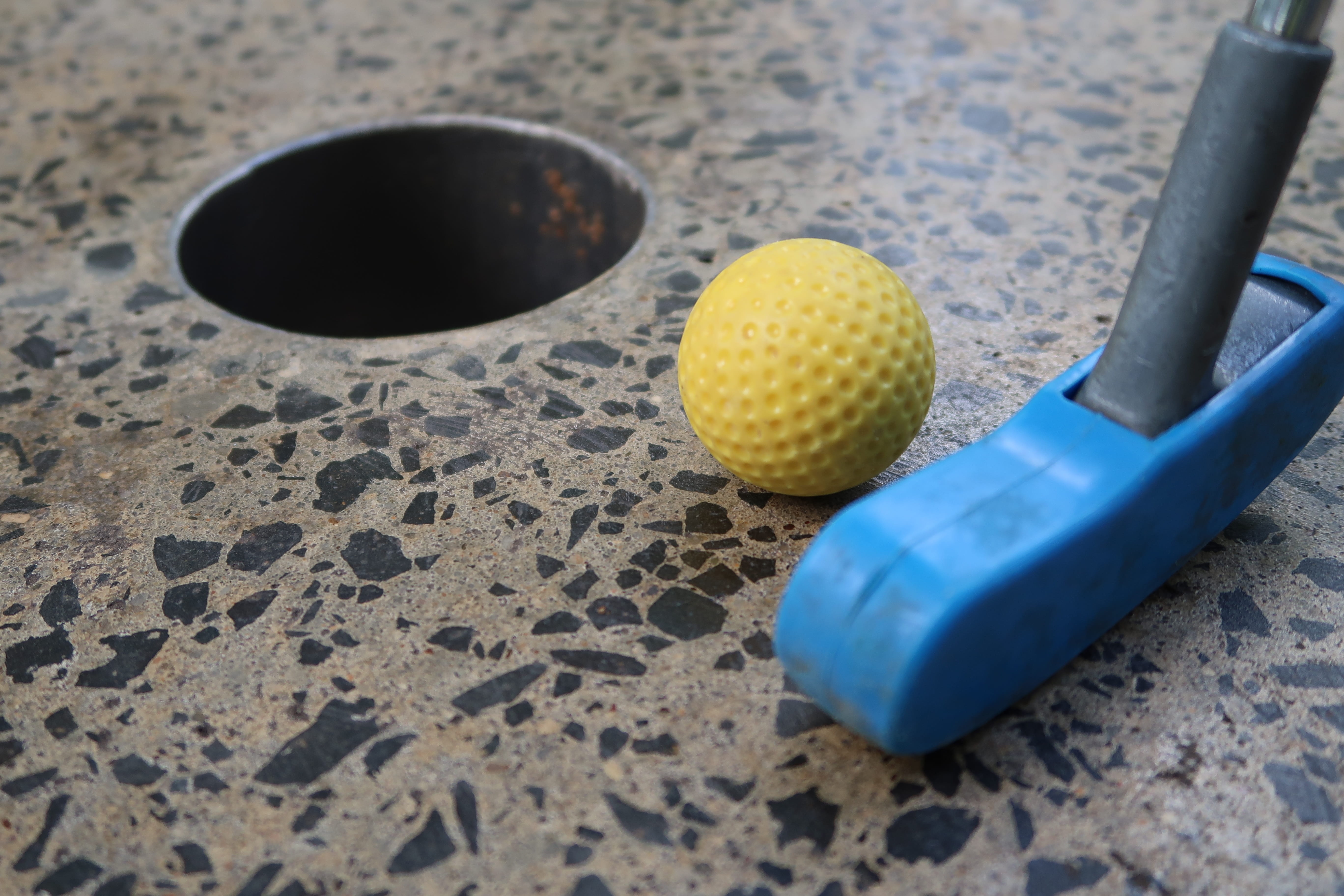 equipment, close-up, target, putten, man made, food and drink, sport, flooring, focus on foreground, 5K, no people, indoors, target circle, handicap, mini golf ball, HD Wallpaper