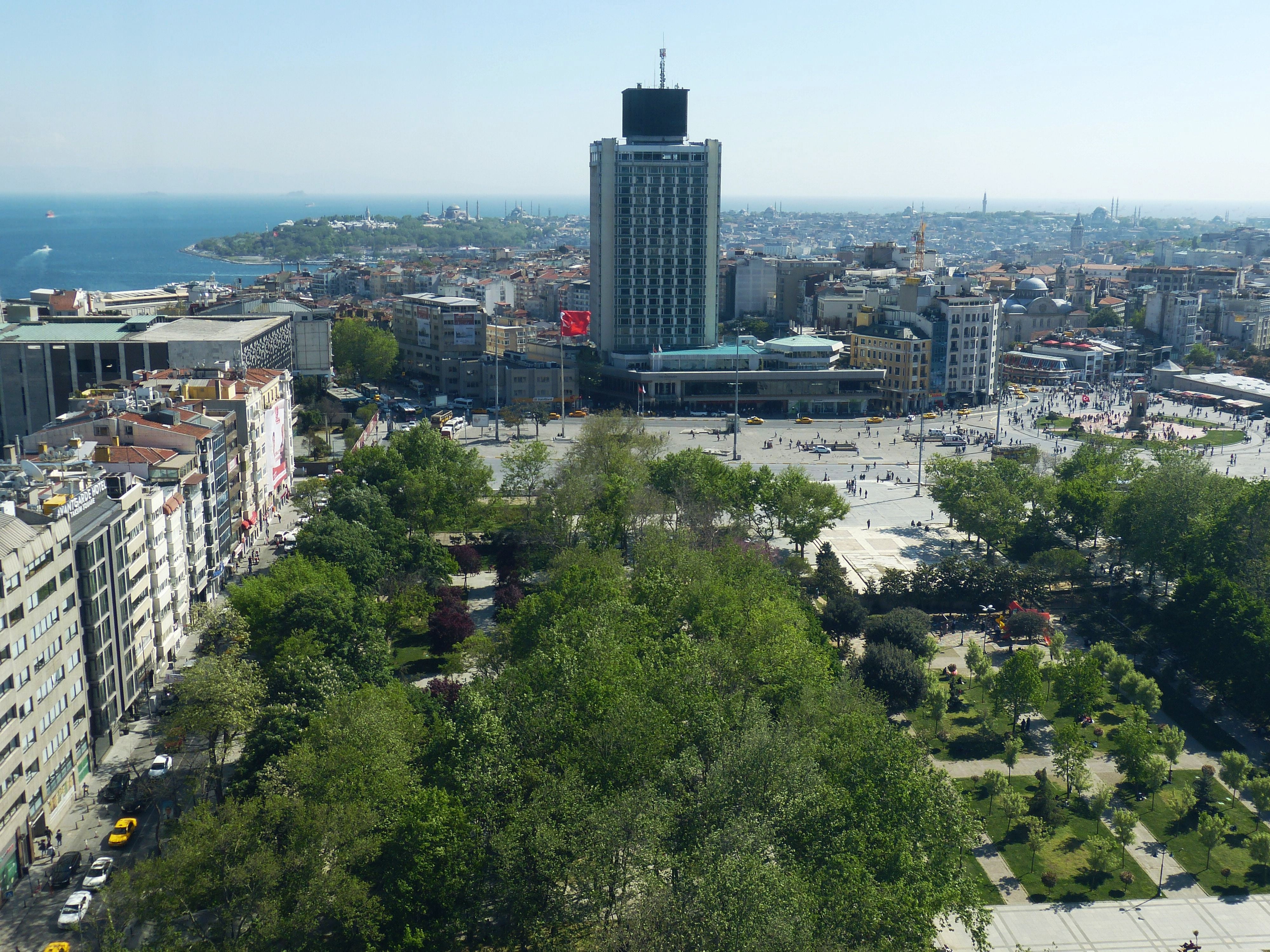 built structure, high angle view, tree, architecture, skyscraper, sea of ​​marmara, outdoors, crowded, gezipark, modern, space, 4K, center, crowd, outlook, HD Wallpaper