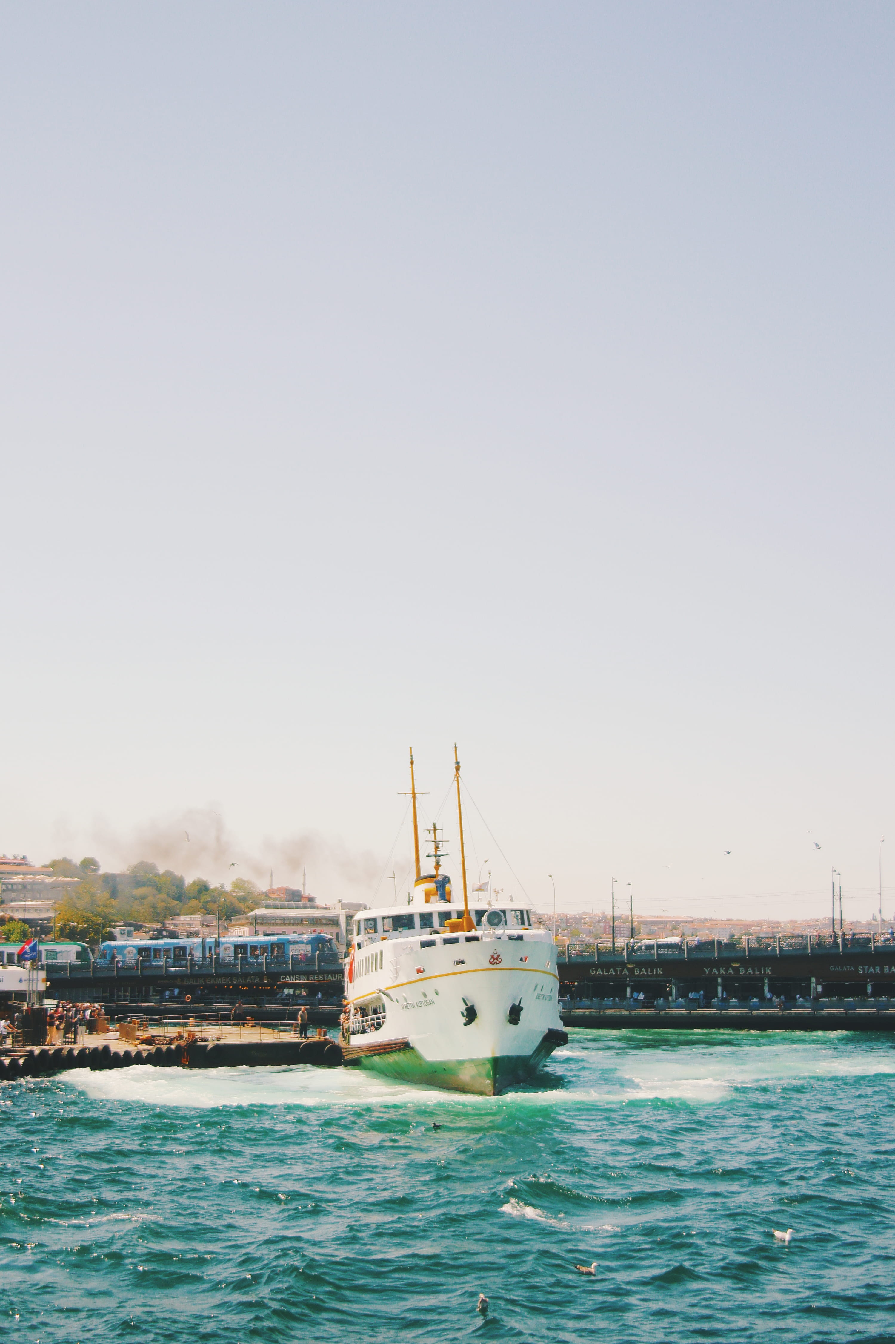 built structure, mosque, transportation, clear sky, architecture, sea, sailboat, 4K, ship, passenger craft, yacht, outdoors, visitturkey, city, mode of transportation, Phone HD Wallpaper