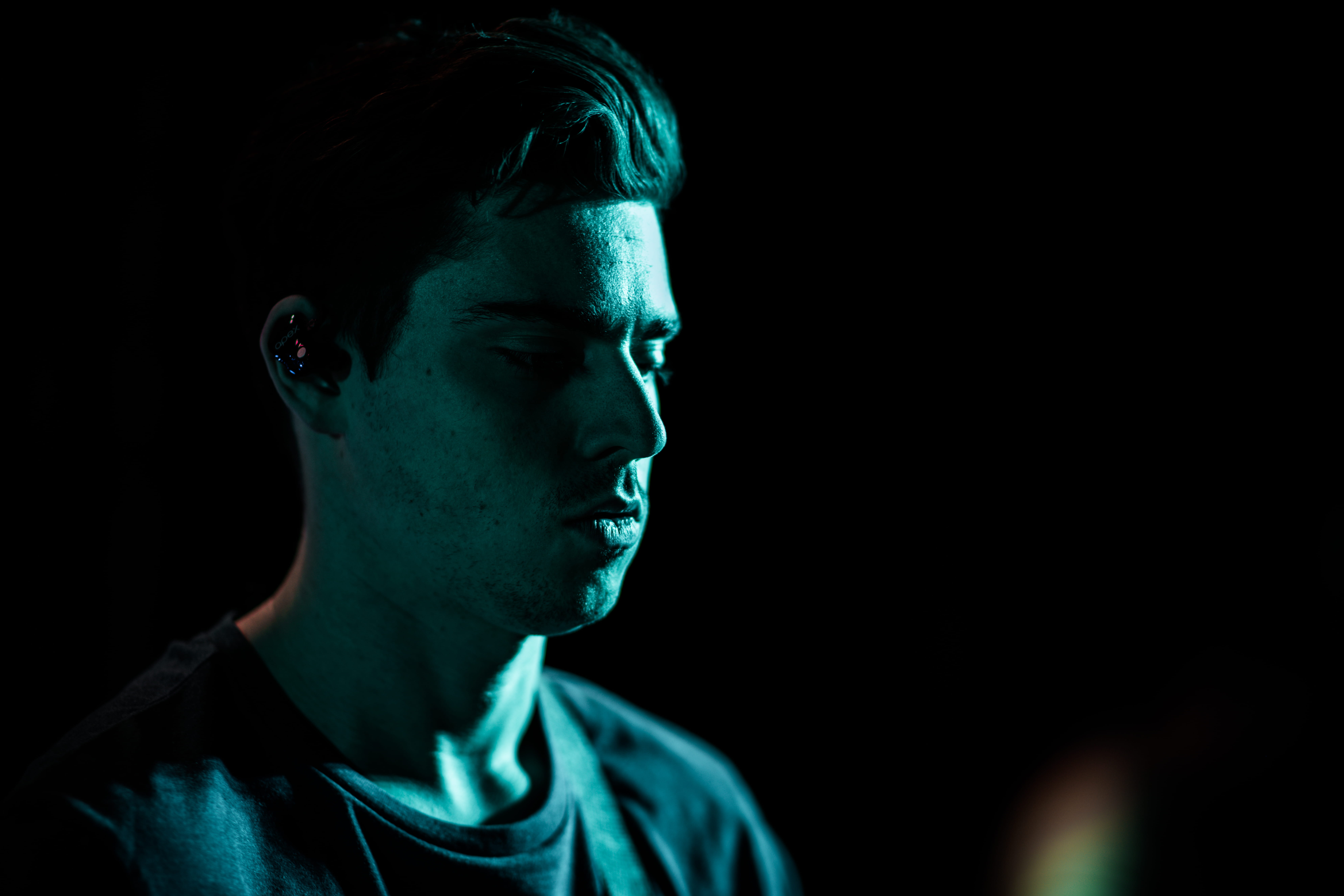 sing, contemplation, dark, front view, young adult, profile view, band, one person, serious, church, headshot, copy space, indoors, black background, men, HD Wallpaper