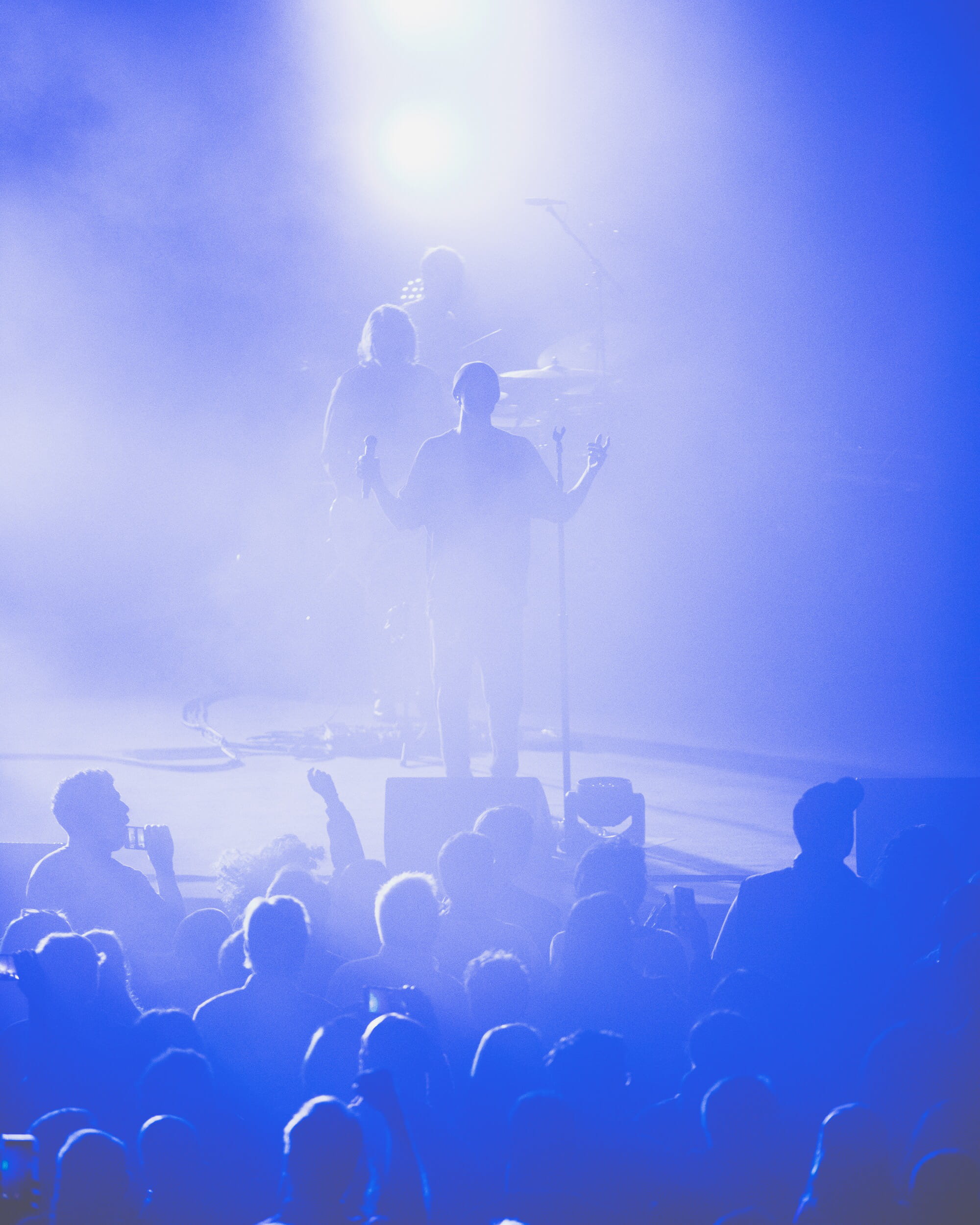 band, person, enjoyment, illuminated, event, crowd, fun, microphone, entertainment occupation, arts culture and entertainment, rock music, hands up, concert, Phone HD Wallpaper