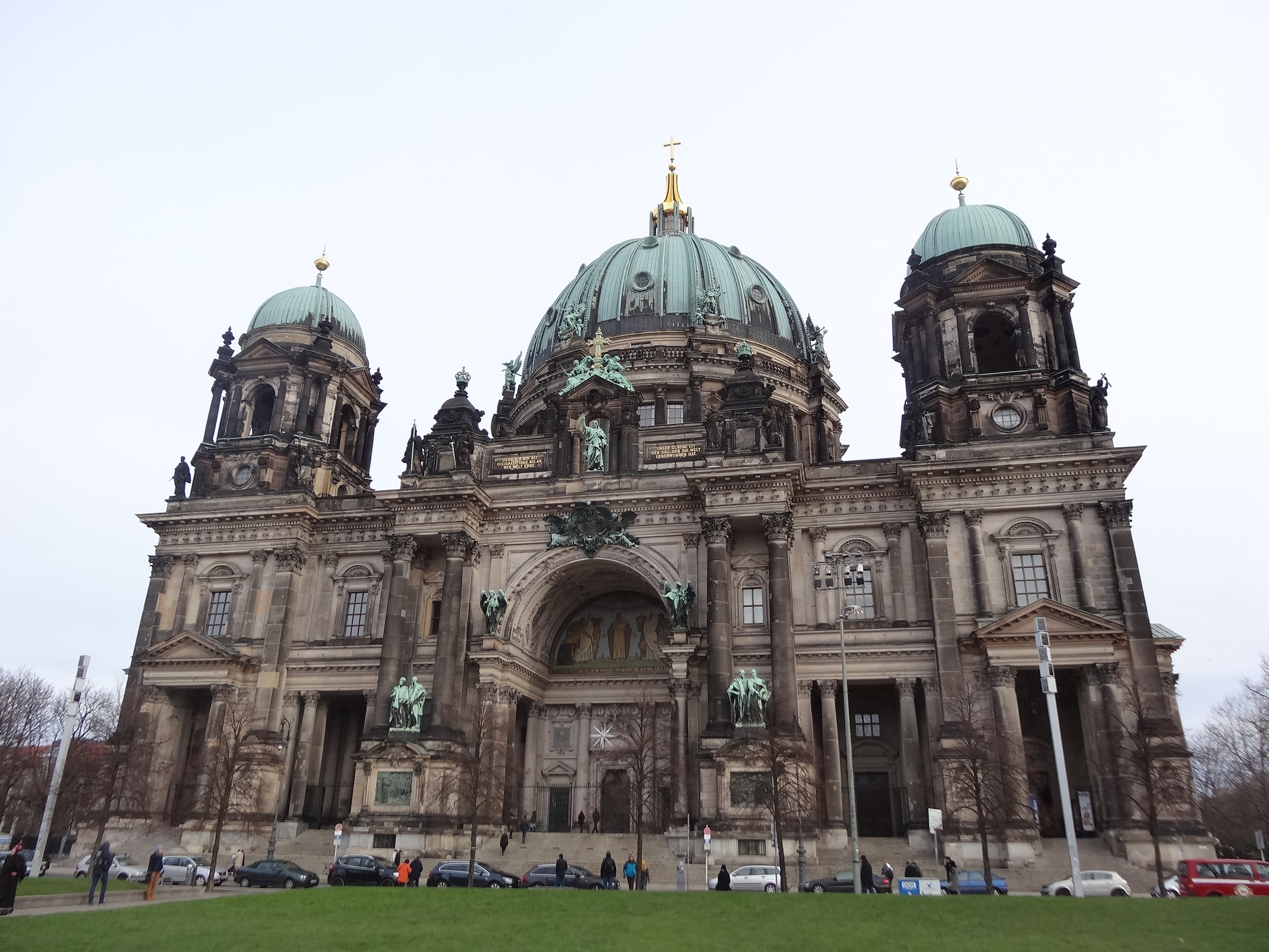 dome, sky, building exterior, arch, architectural column, architecture, built structure, landmark, large group of people, cathedral, place of worship, religion, HD Wallpaper