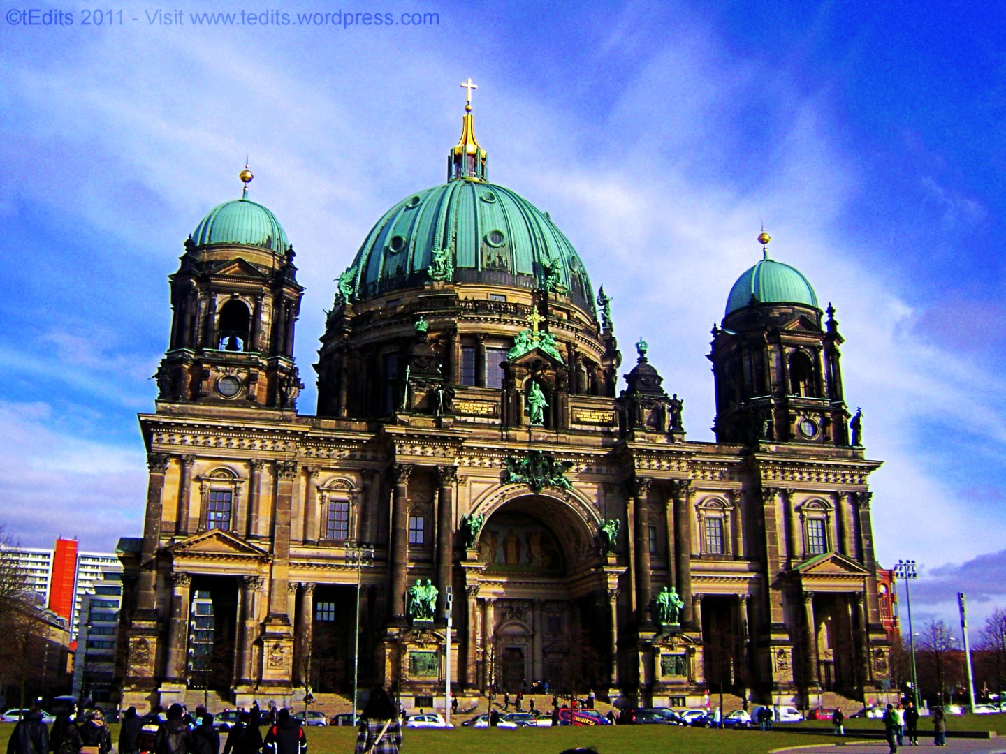 spirituality, travel, built structure, berlin cathedral, travel destinations, religion, building exterior, group of people, dome, city, 720P, large group of people, HD Wallpaper