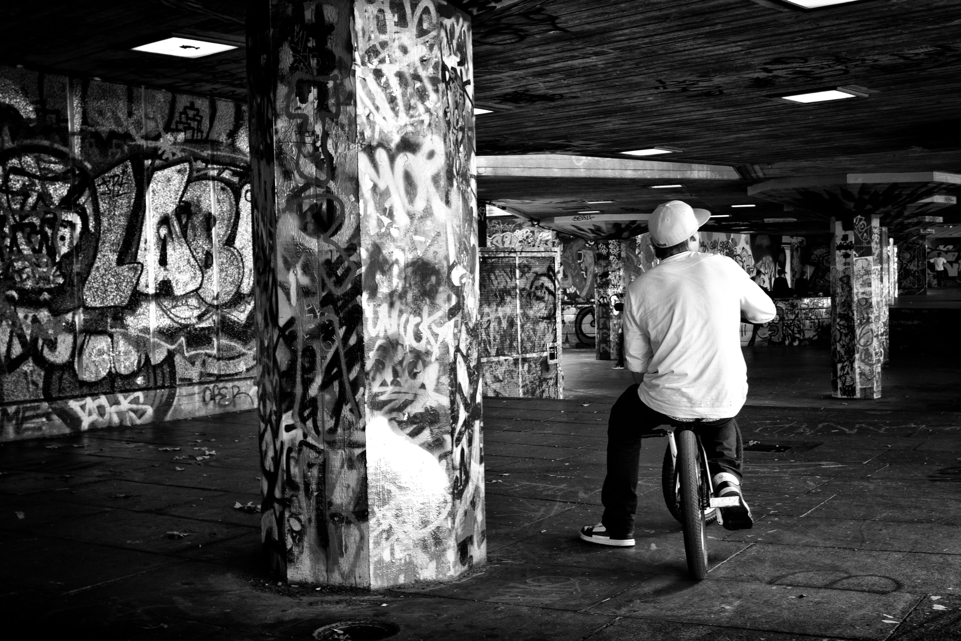 Southbank, oh, London, men, shot, males, youth, street Art, real people, BMX bike, only men, lifestyles, city, Monochrome, urban, 4K, outdoors, bike, black And White, HD Wallpaper