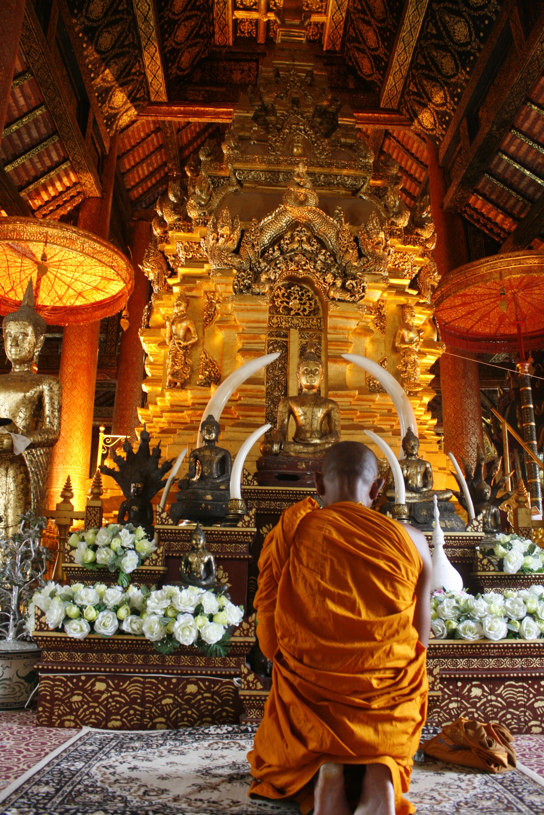 architectural column, gold Colored, building, buddha, place of worship, temple - Building, cultures, representation, spirituality, religion, altar, praying, Phone HD Wallpaper