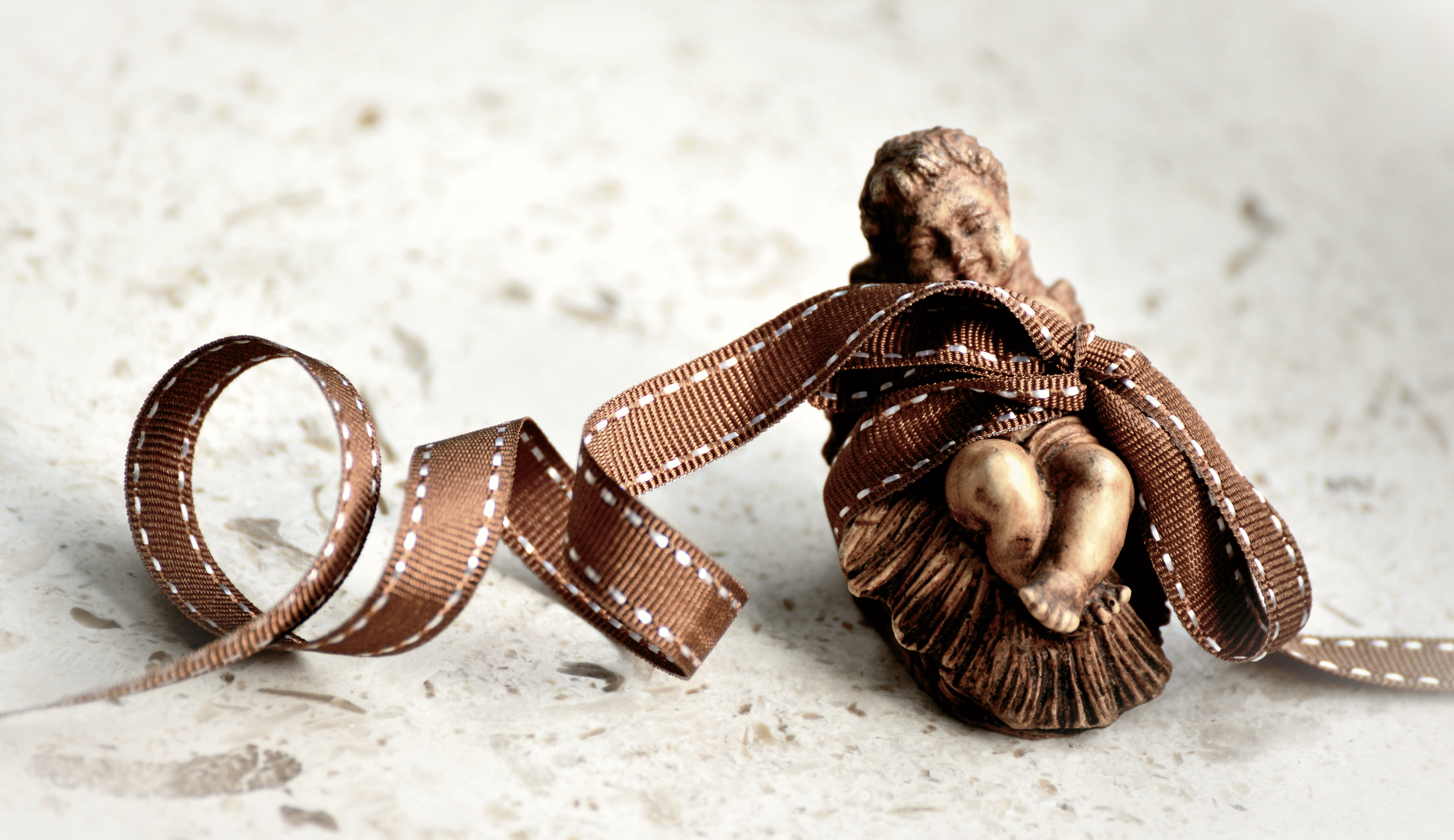 wedding ring, gold colored, christmas story, close-up, christmas, father christmas, bible, faith, christian faith, child, symbol, religion, sand, gift, HD Wallpaper