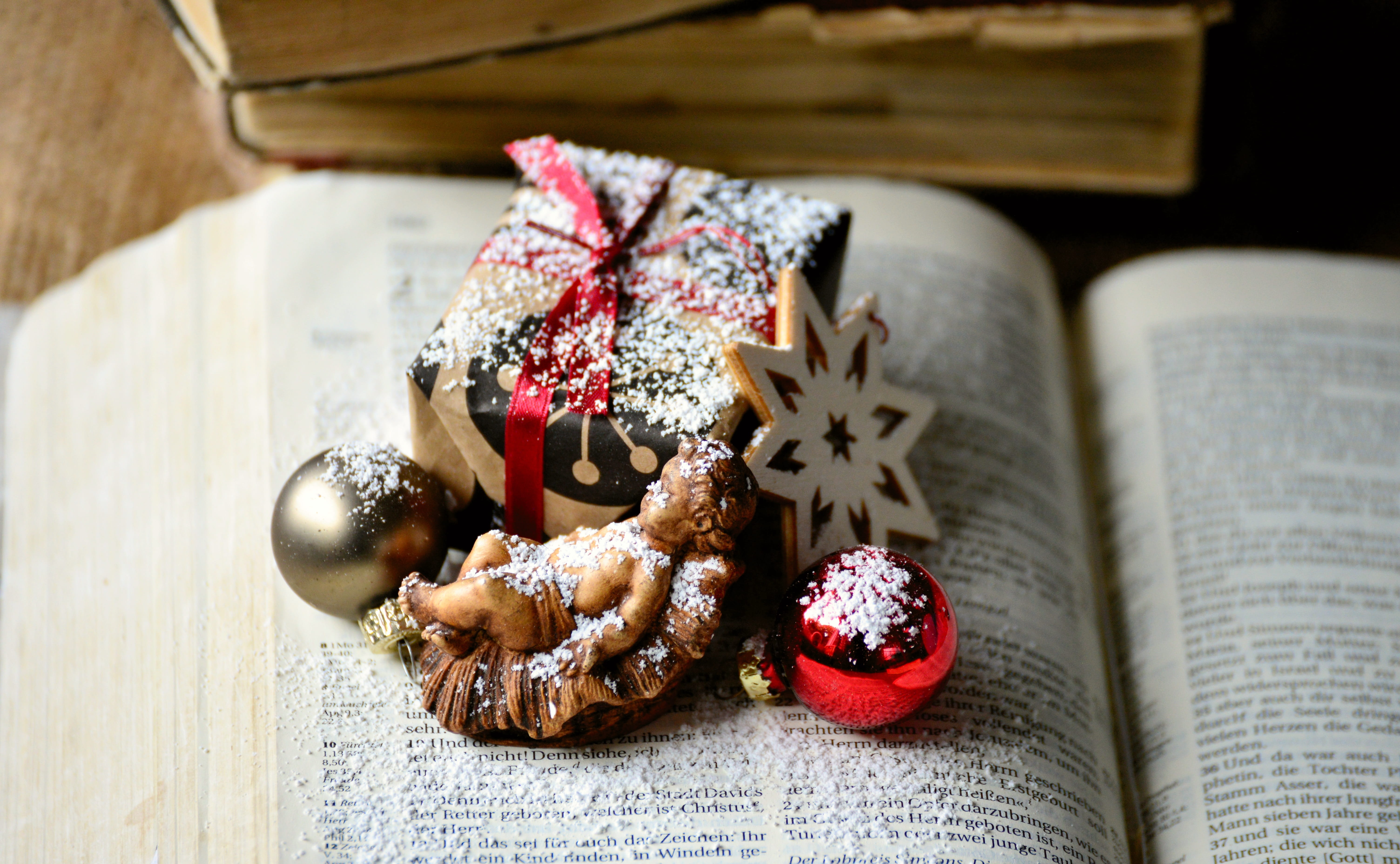table, still life, high angle view, christmas gift, symbol, sweet food, no people, celebration, jesus, close-up, food, food and drink, gospel, crib, christmas, HD Wallpaper