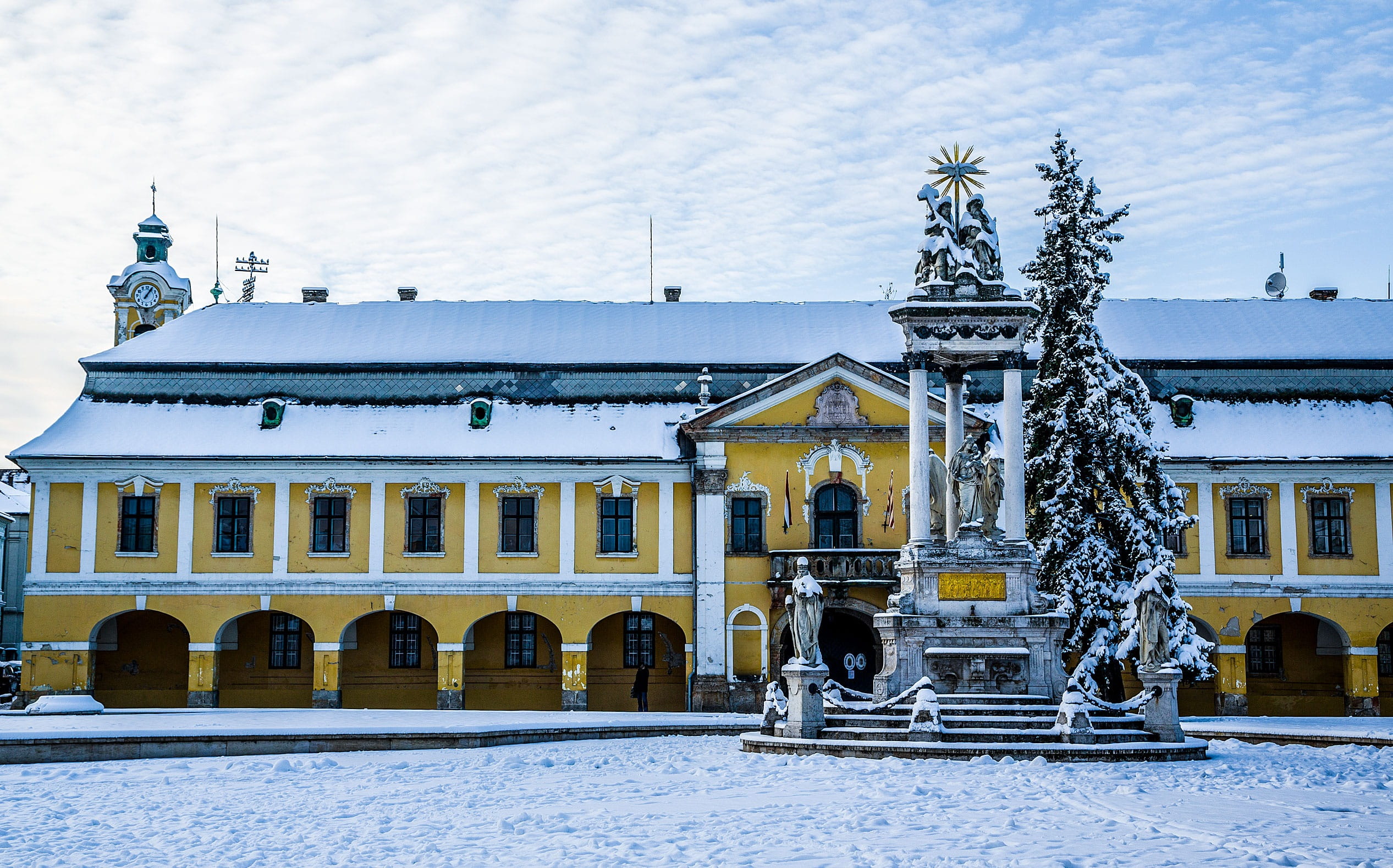 Holy Trinity, white color, nature, mayors office, tree, travel destinations, building exterior, city, 1080P, ornate, Esztergom, Statue, the past, no people, HD Wallpaper