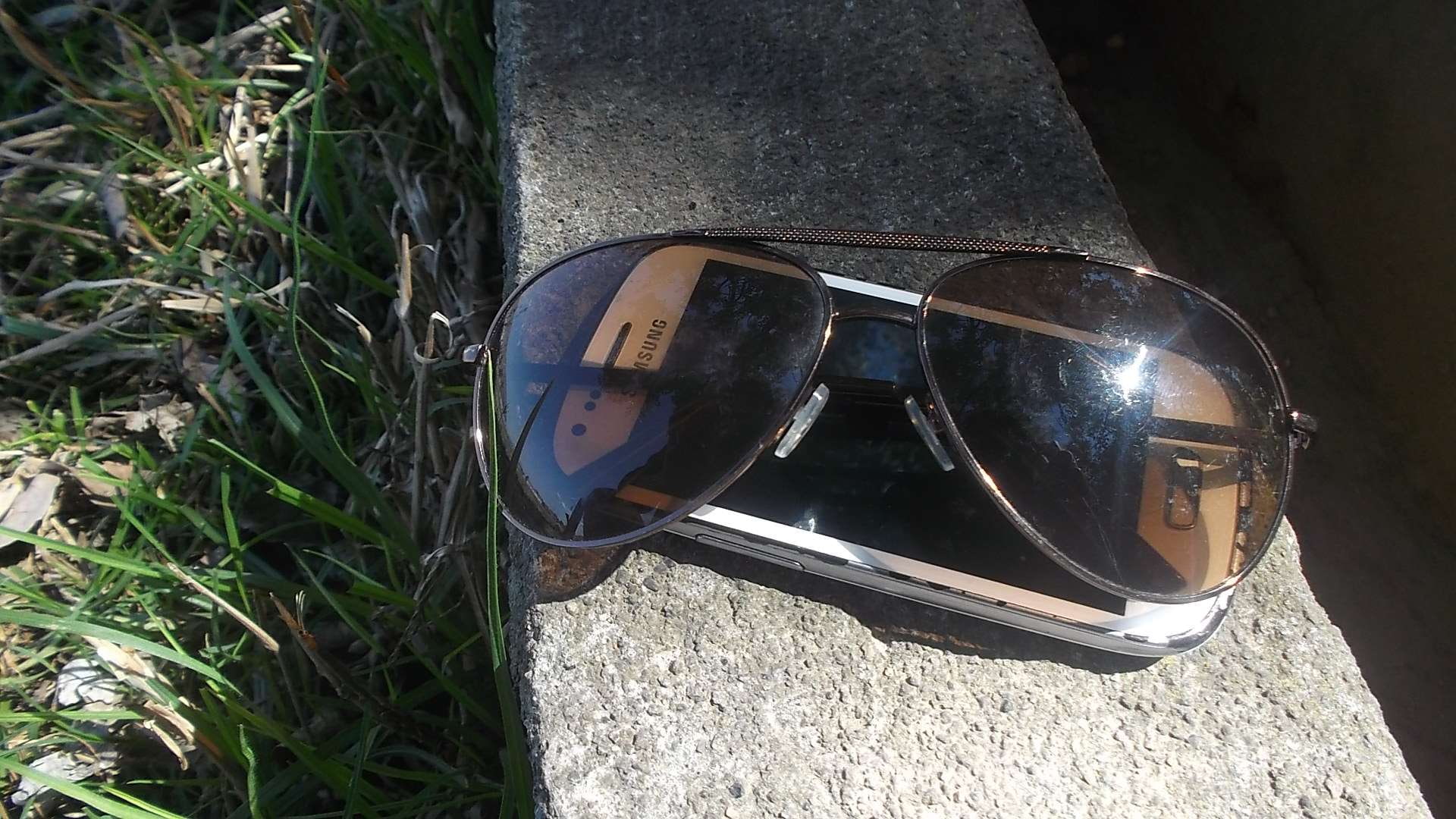 eyewear, day, security, fashion, protection, shadow, land, sunglasses, still life, lentes, 1080P, close-up, sunlight, no people, high angle view, nature, HD Wallpaper