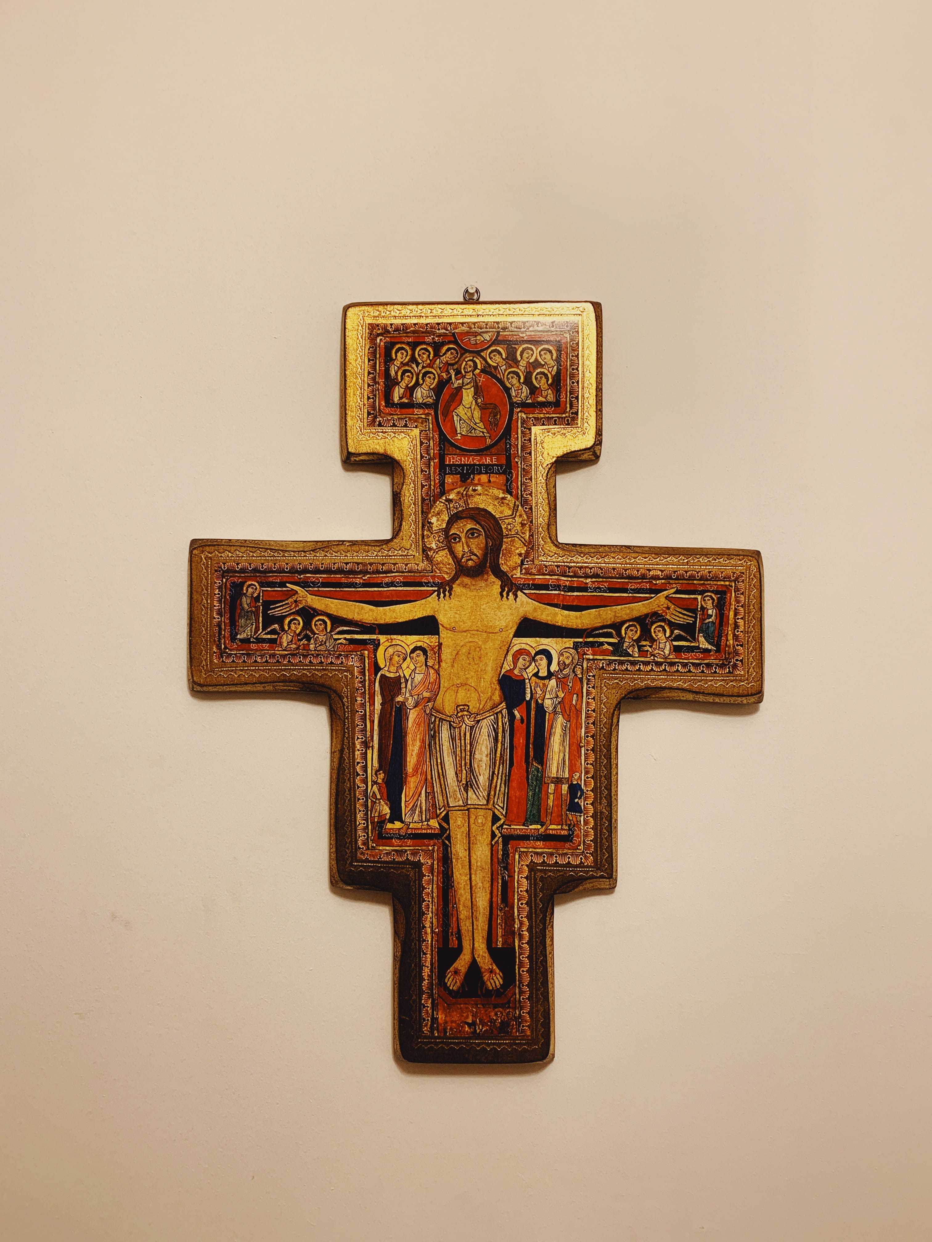 design, apparel, jesus, mercy, suit, male likeness, no people, 4K, single object, art and craft, craft, creativity, studio shot, wall - building feature, Phone HD Wallpaper