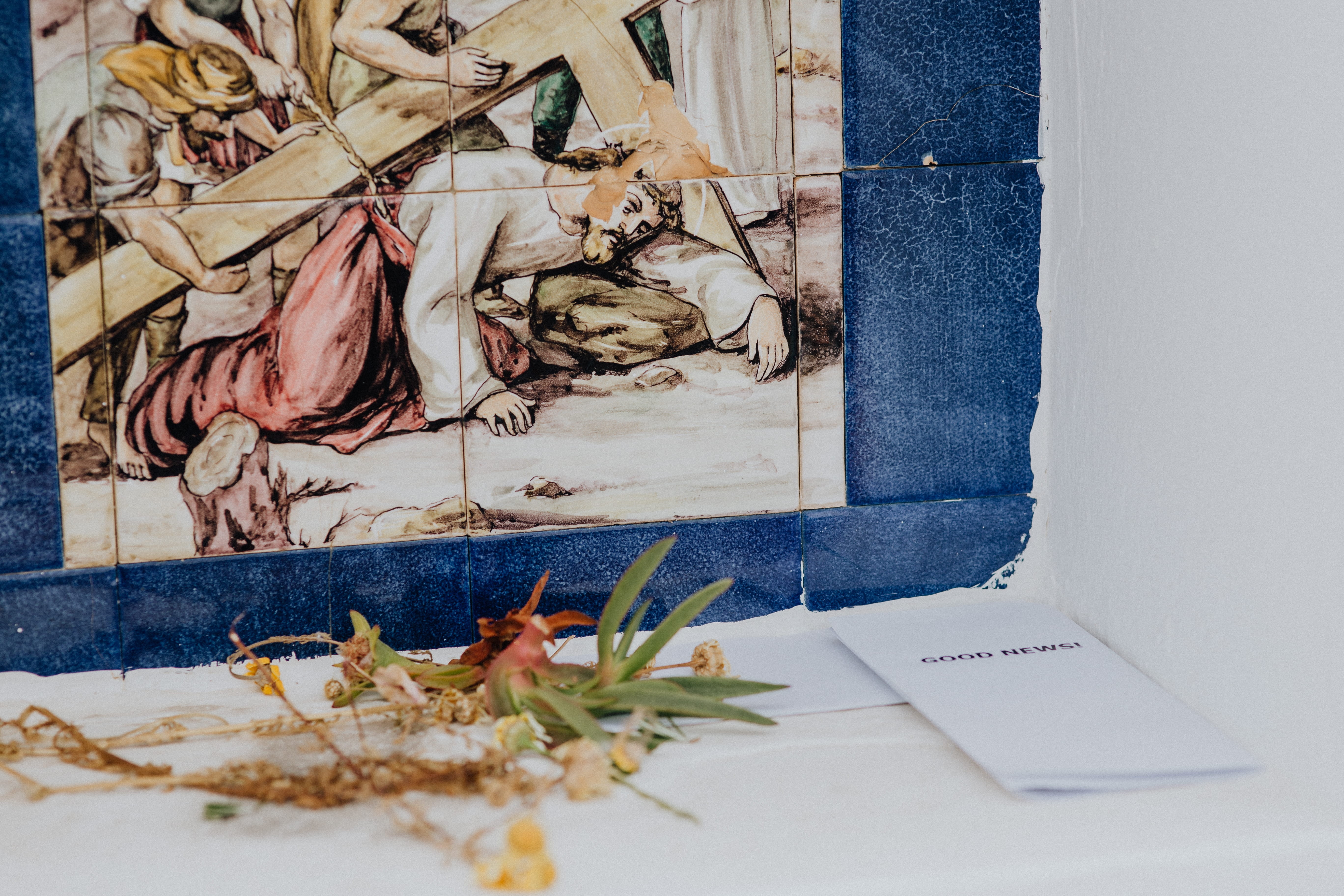 fragility, jesus, symbol, plant, flower, plant part, religion, paper, stations, messy, algarve, beauty in nature, flowering plant, table, indoors, leaf, HD Wallpaper