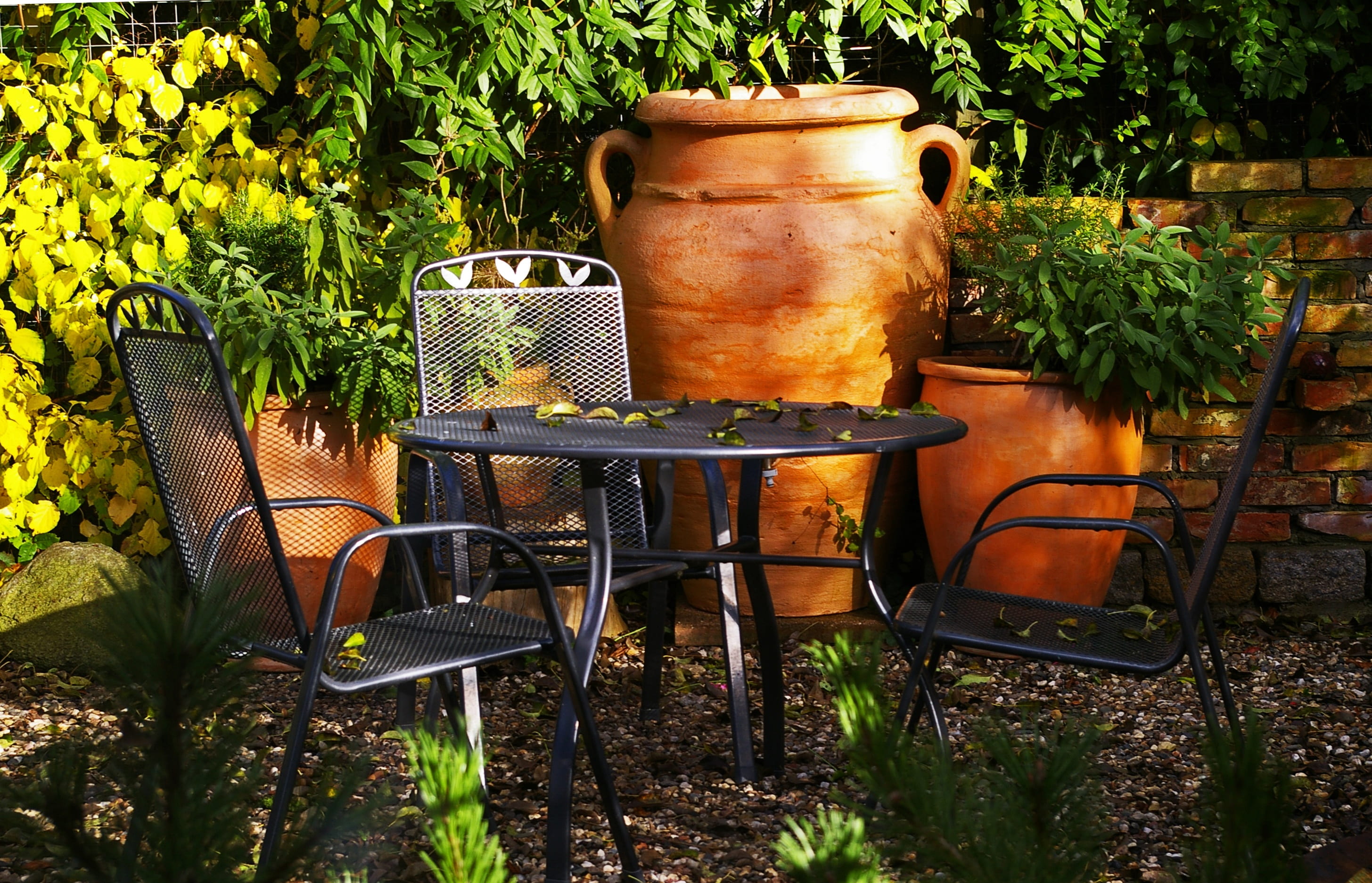 mediterranean garden, amphora, shadow play, decorative, holiday, metal, october, italy, terracotta, wood - material, still life, garden, design, potted plant, HD Wallpaper
