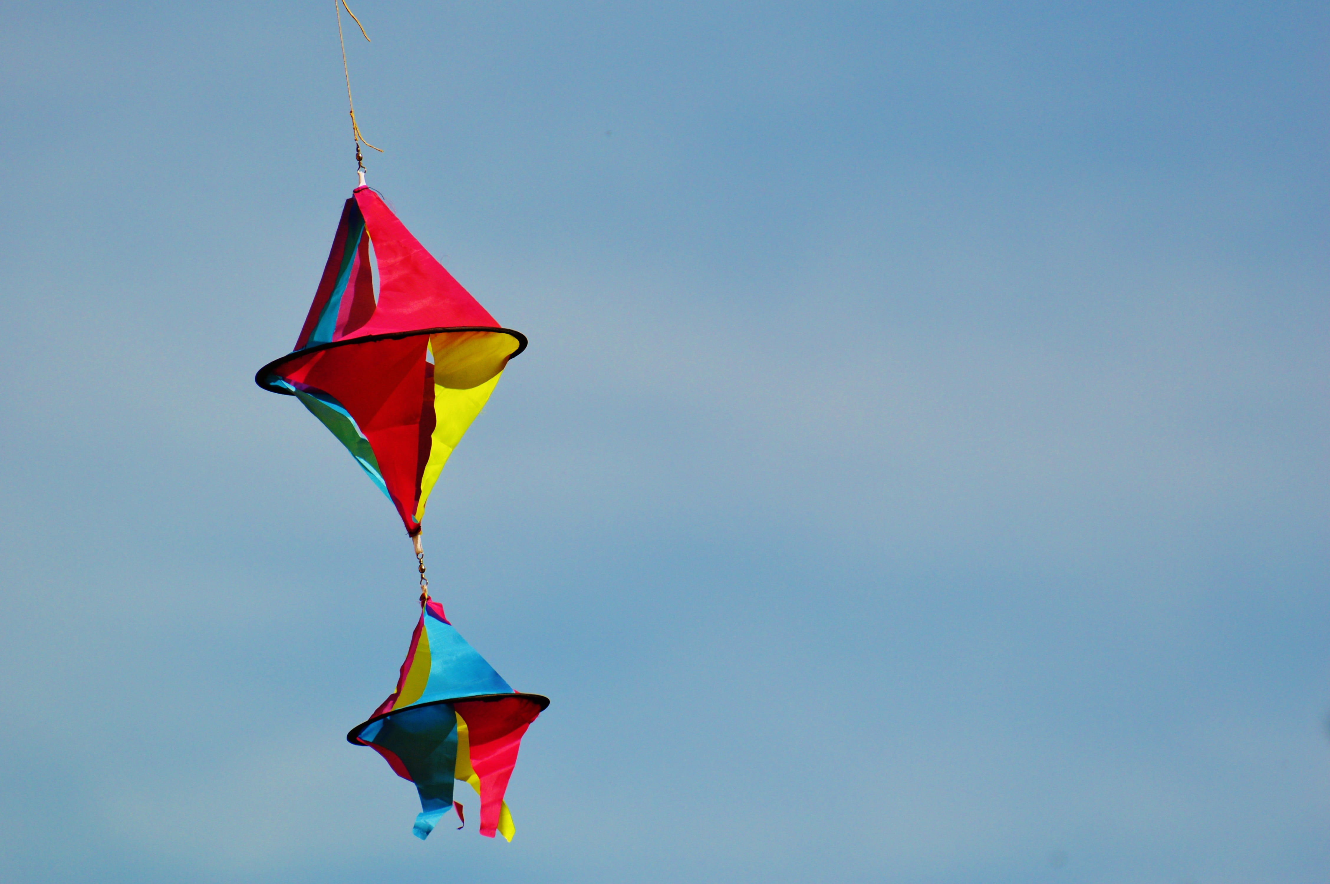 movement, windspiel, garden, wind, farbenspiel, airy, 4K, nature, deco, environment, gartendeko, garden decoration, low angle view, kite - toy, sky, flying, HD Wallpaper