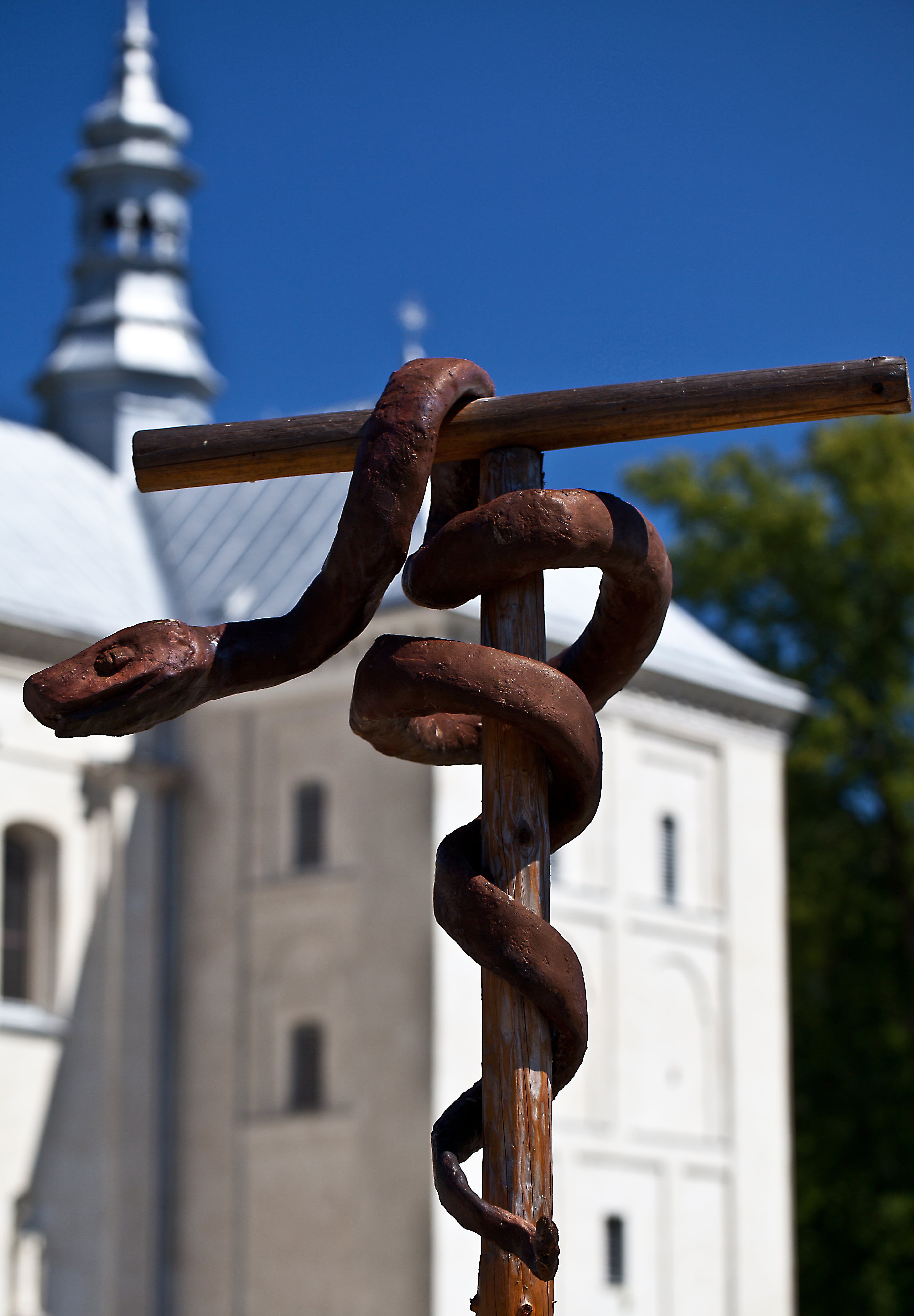 the background, parable, strength, building, rusty, building exterior, safety, wrought iron, symbol, no people, nature, church, clear sky, barrier, close-up, Phone HD Wallpaper
