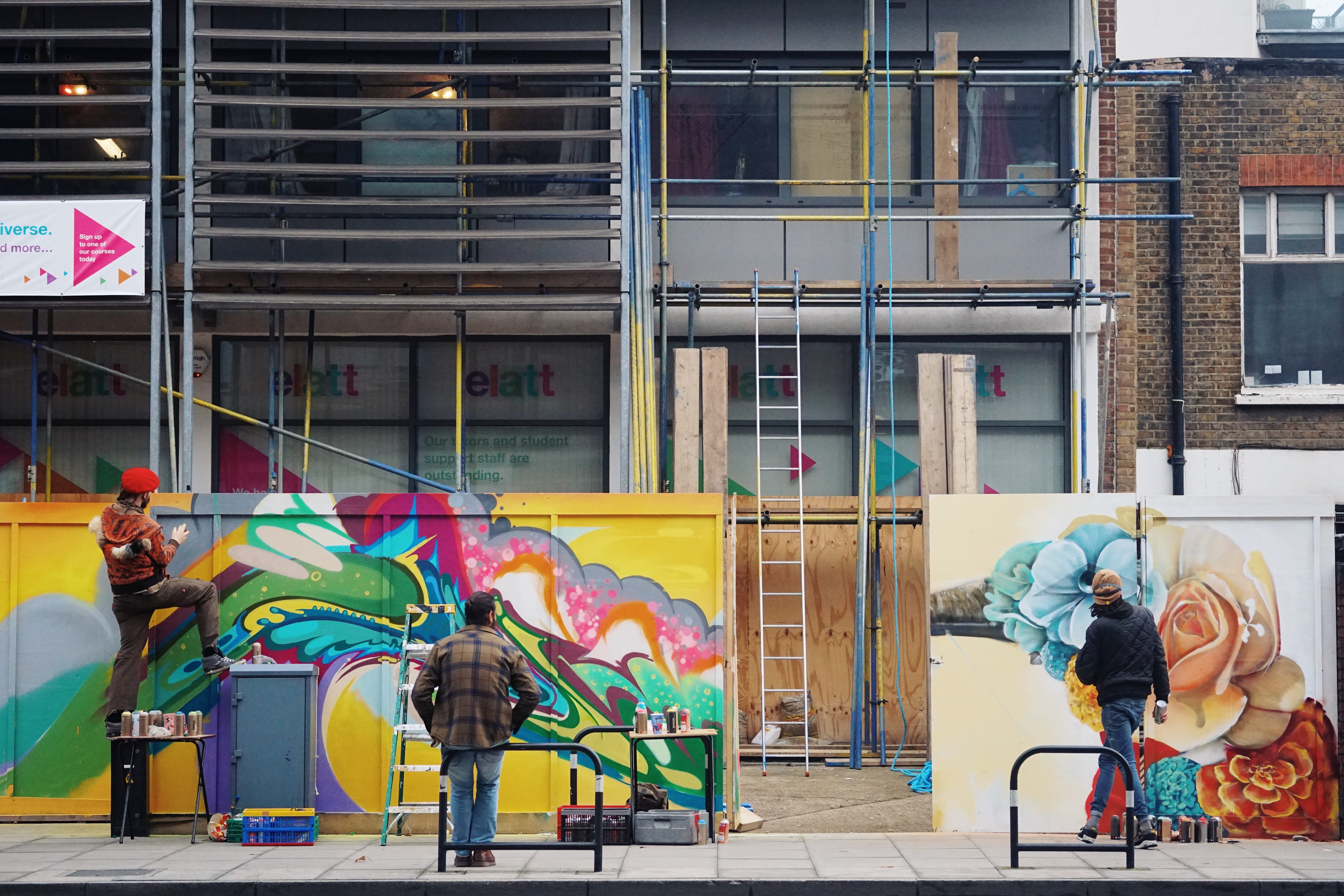 city, urban, person, people, ladder, multi colored, men, painting, real people, leisure activity, fence, london, building exterior, built structure, grafitti, HD Wallpaper